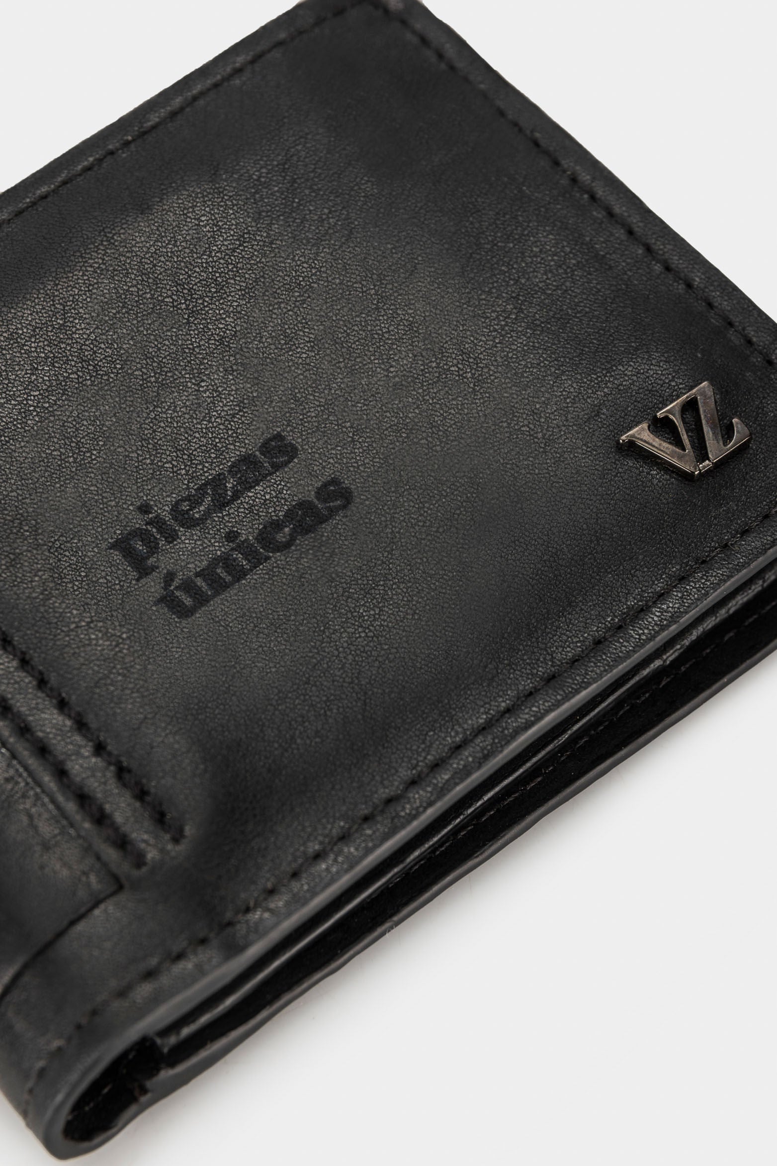 Vintage leather wallet and keychain set