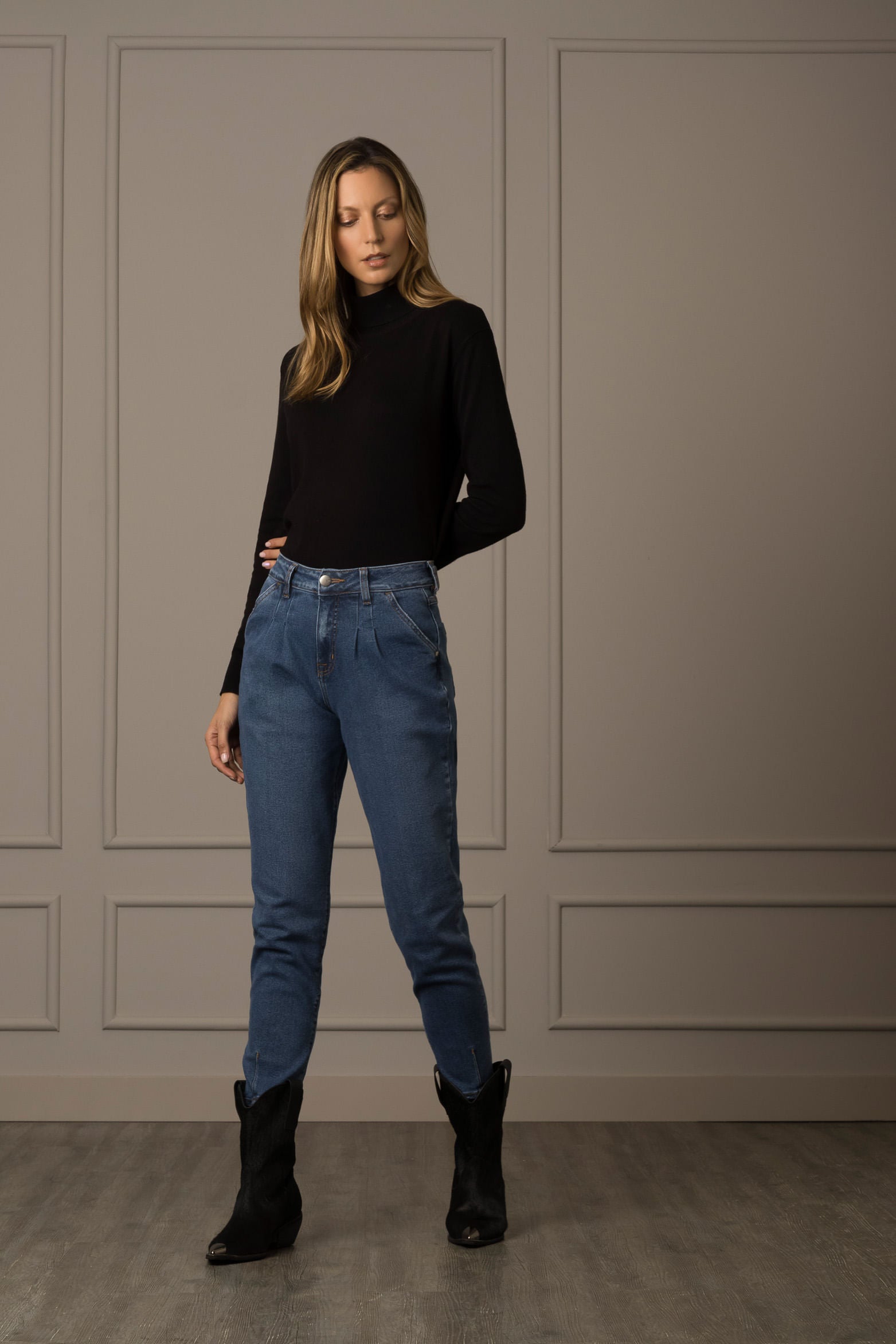 Women’s Tausia Mom-Fit Jean with Metallic Details