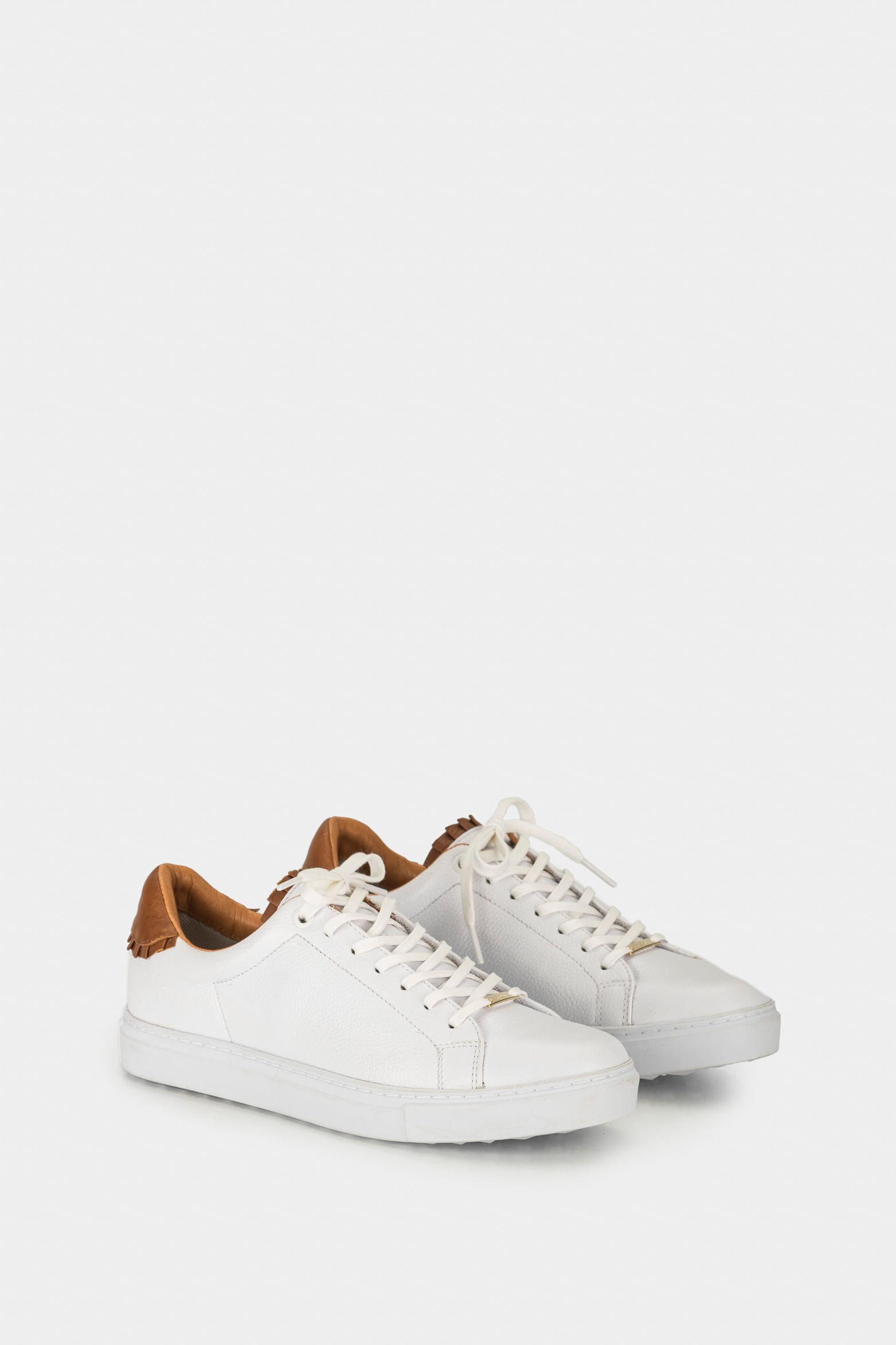 Oda Casual Two-Tone Leather Sneakers in White