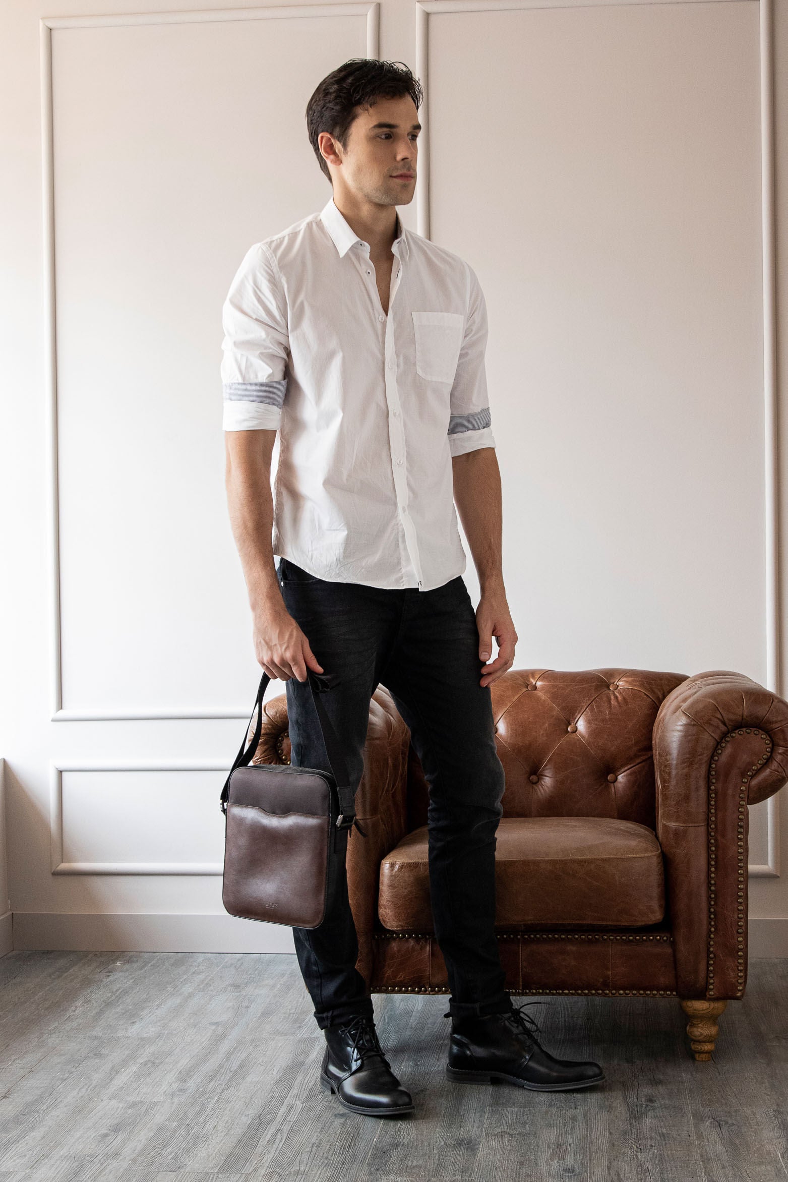 Men’s Reversible Leather Shoulder Bag