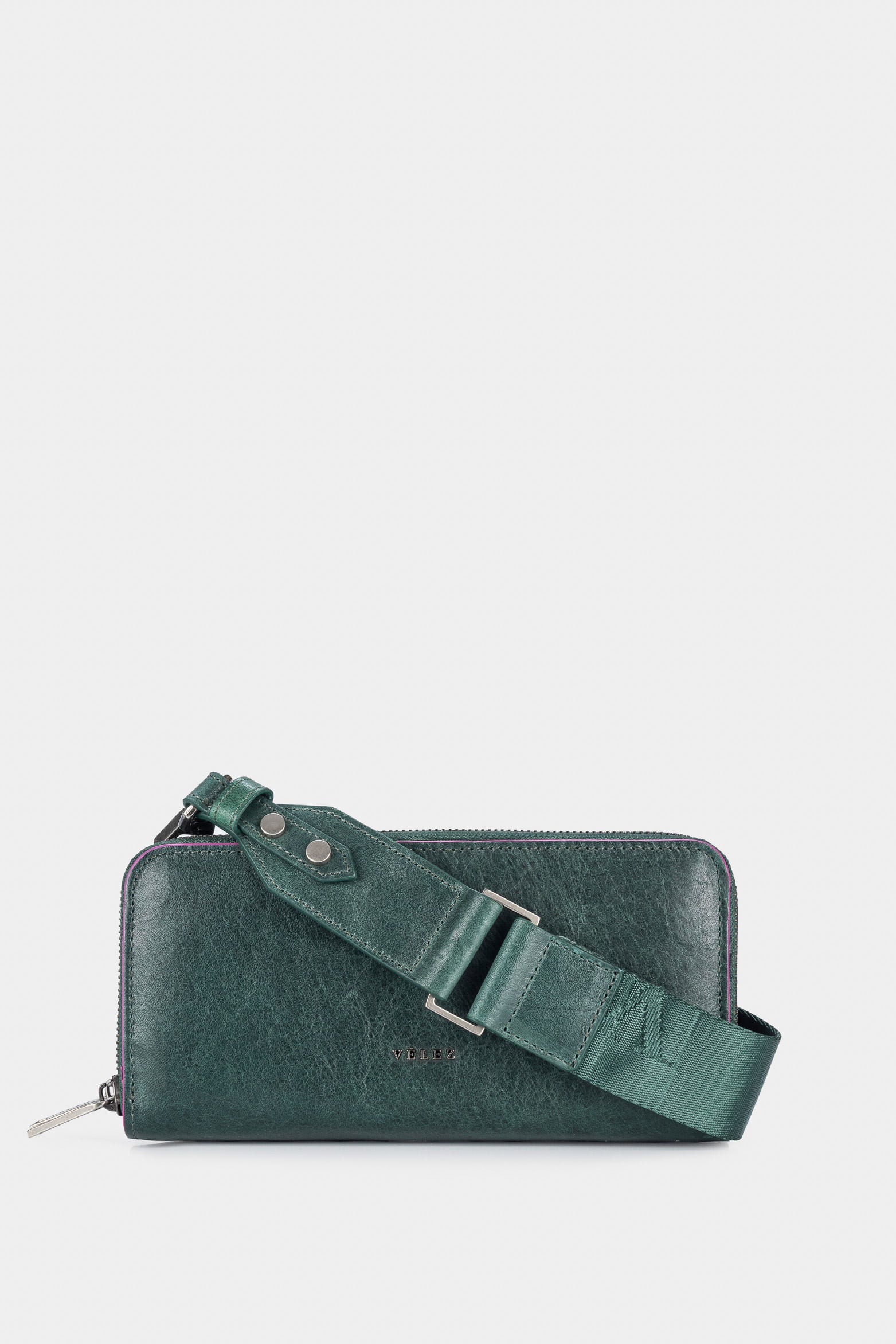 Women’s Singapore Accordion Wallet in Leather with Seatbelt-Style Strap