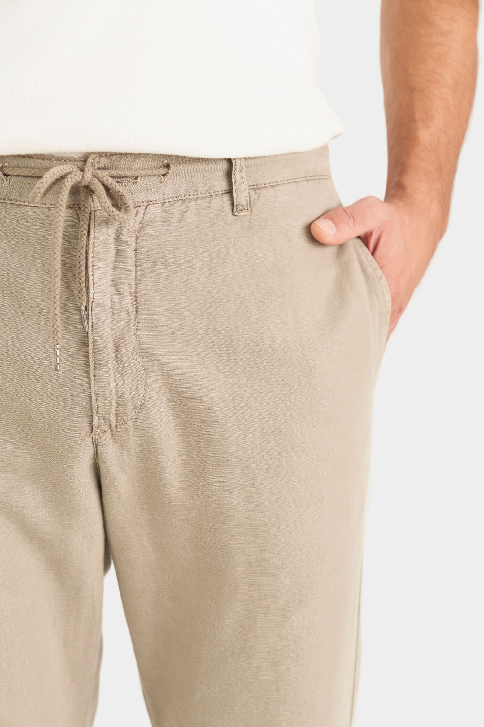 Men’s Regular-Fit Casual Chino in Linen