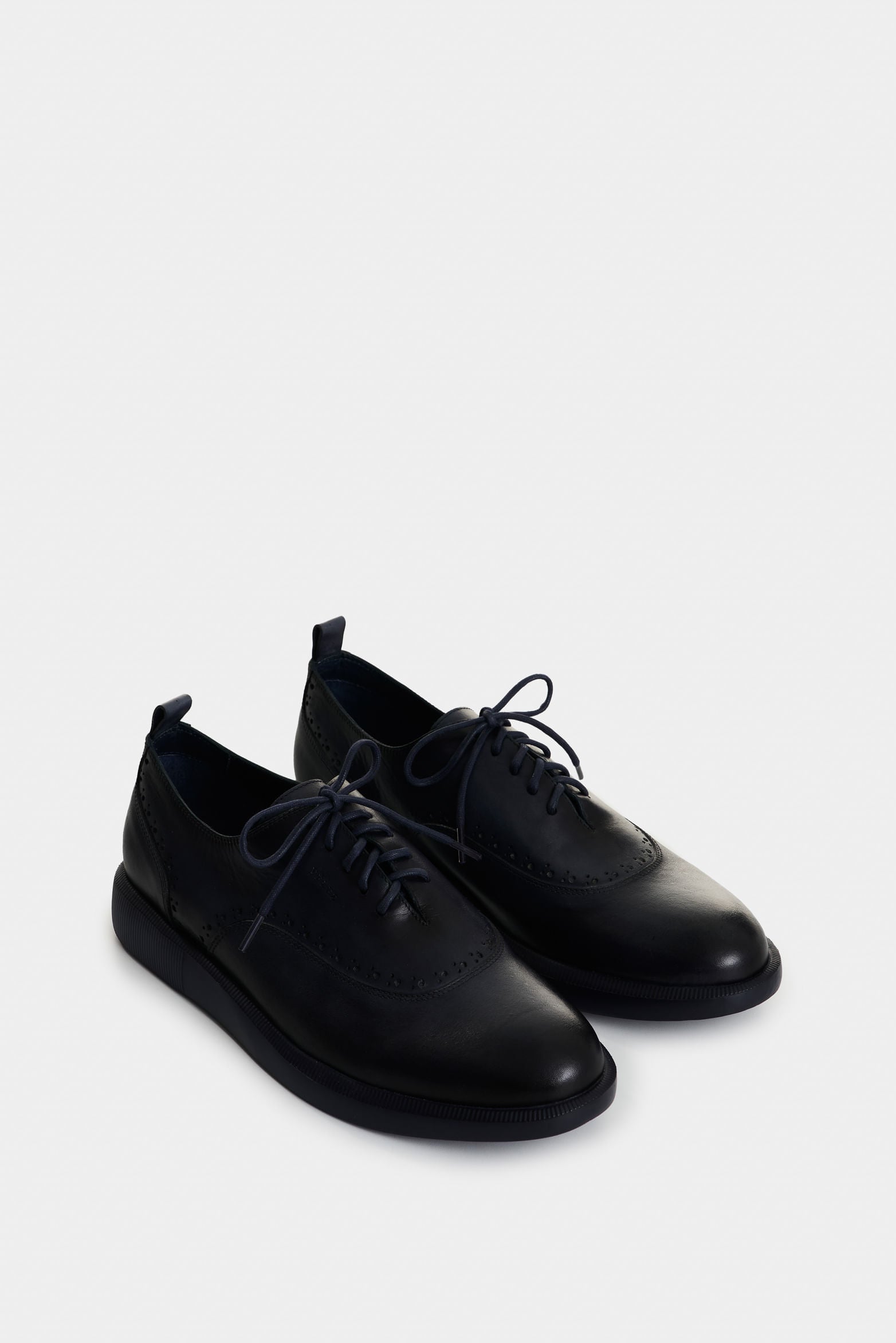 Elon leather lace-up shoes for men, perfect for the office.