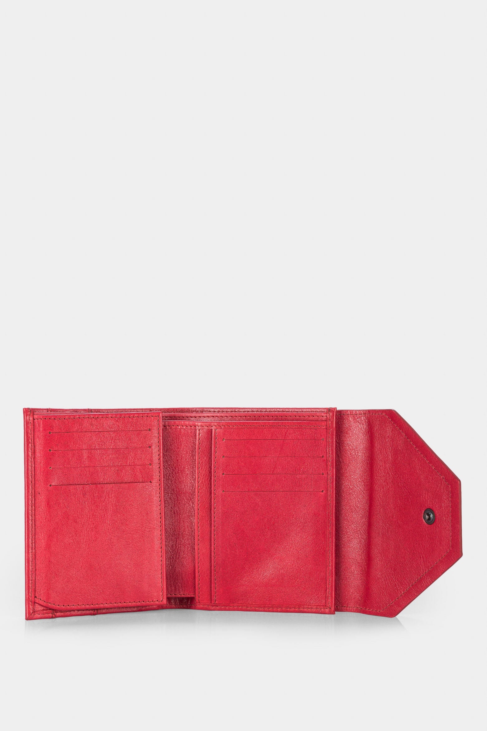 Women’s Twist Wallet in Leather with Snap Closure System