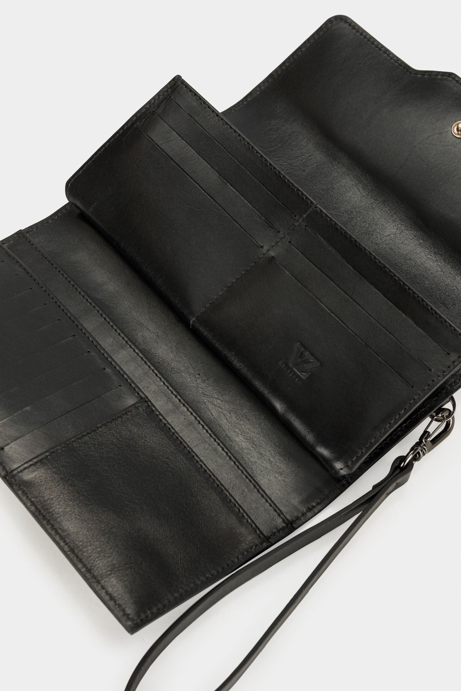 Women’s Damasco Accordion Wallet in Leather with Perforated Detail