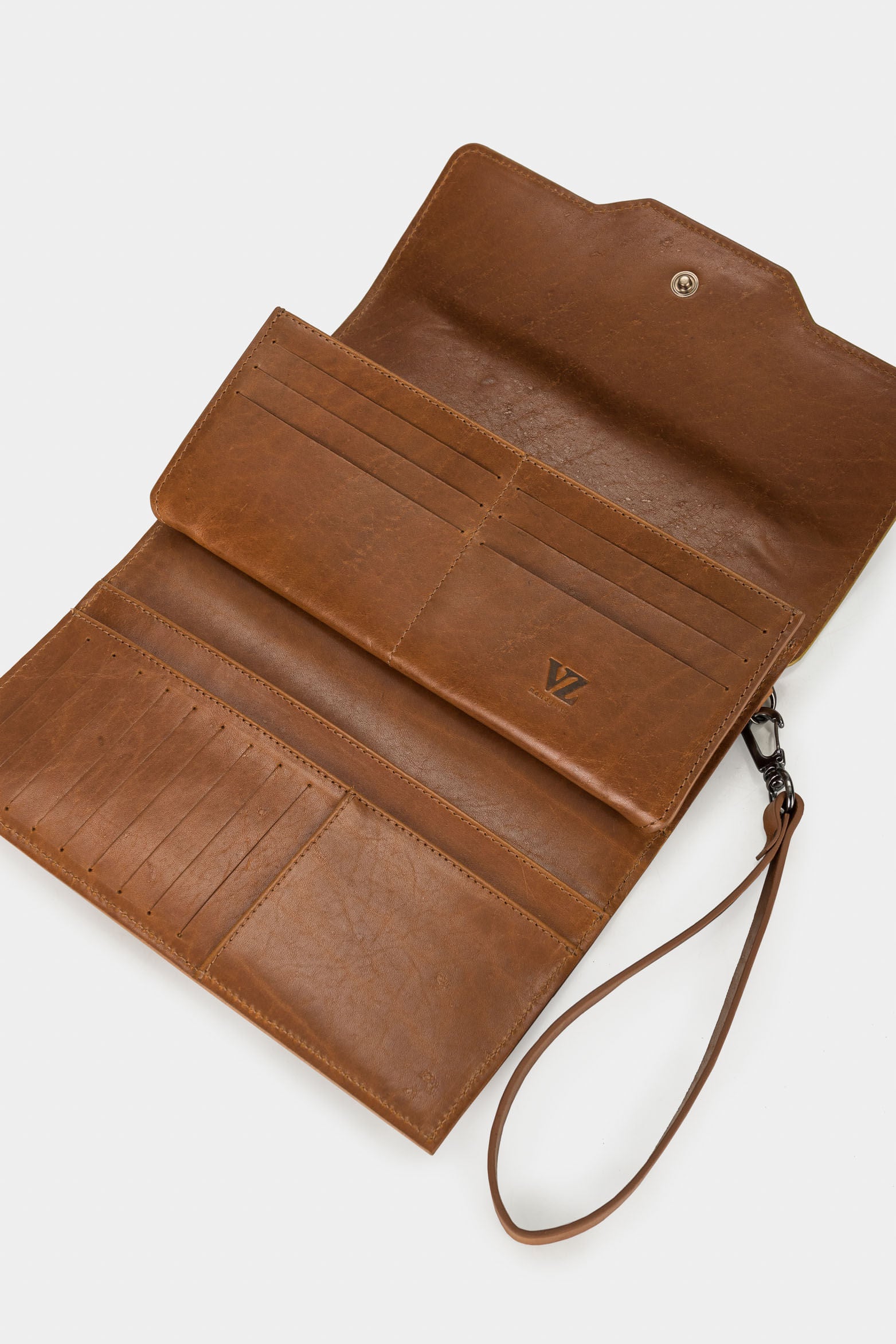 Women’s Damasco Accordion Wallet in Leather with Perforated Detail