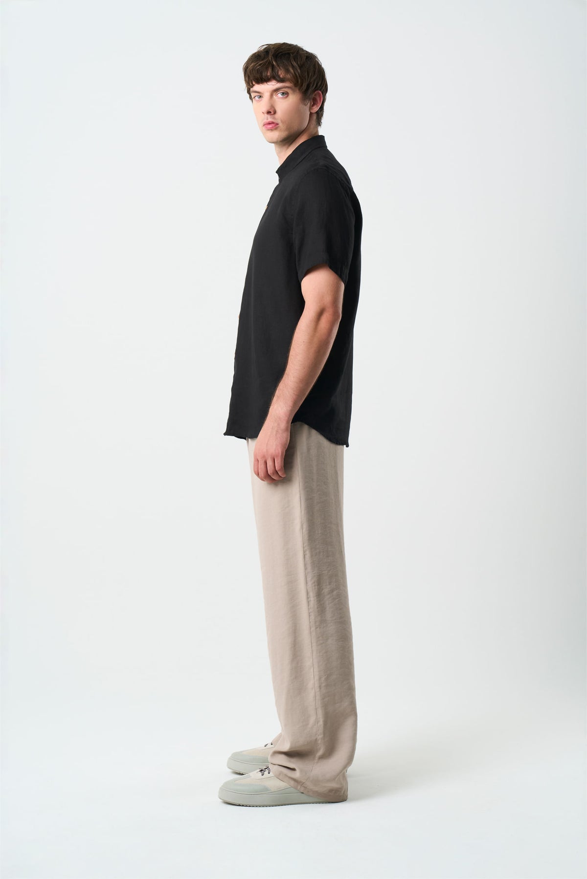 Short-sleeve linen shirt for men with VZ embroidery