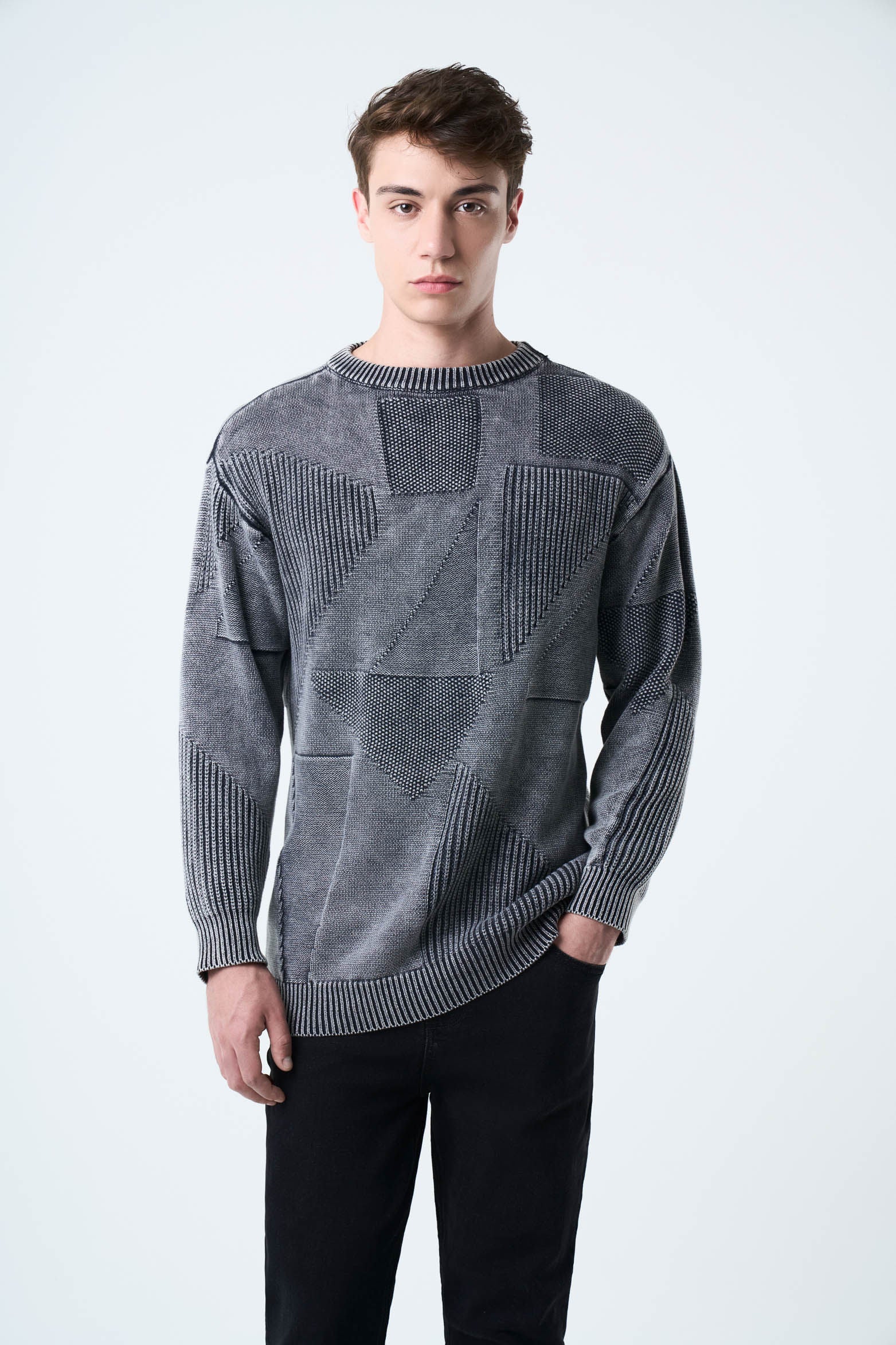 Triangles knitted sweater for men semi-fitted