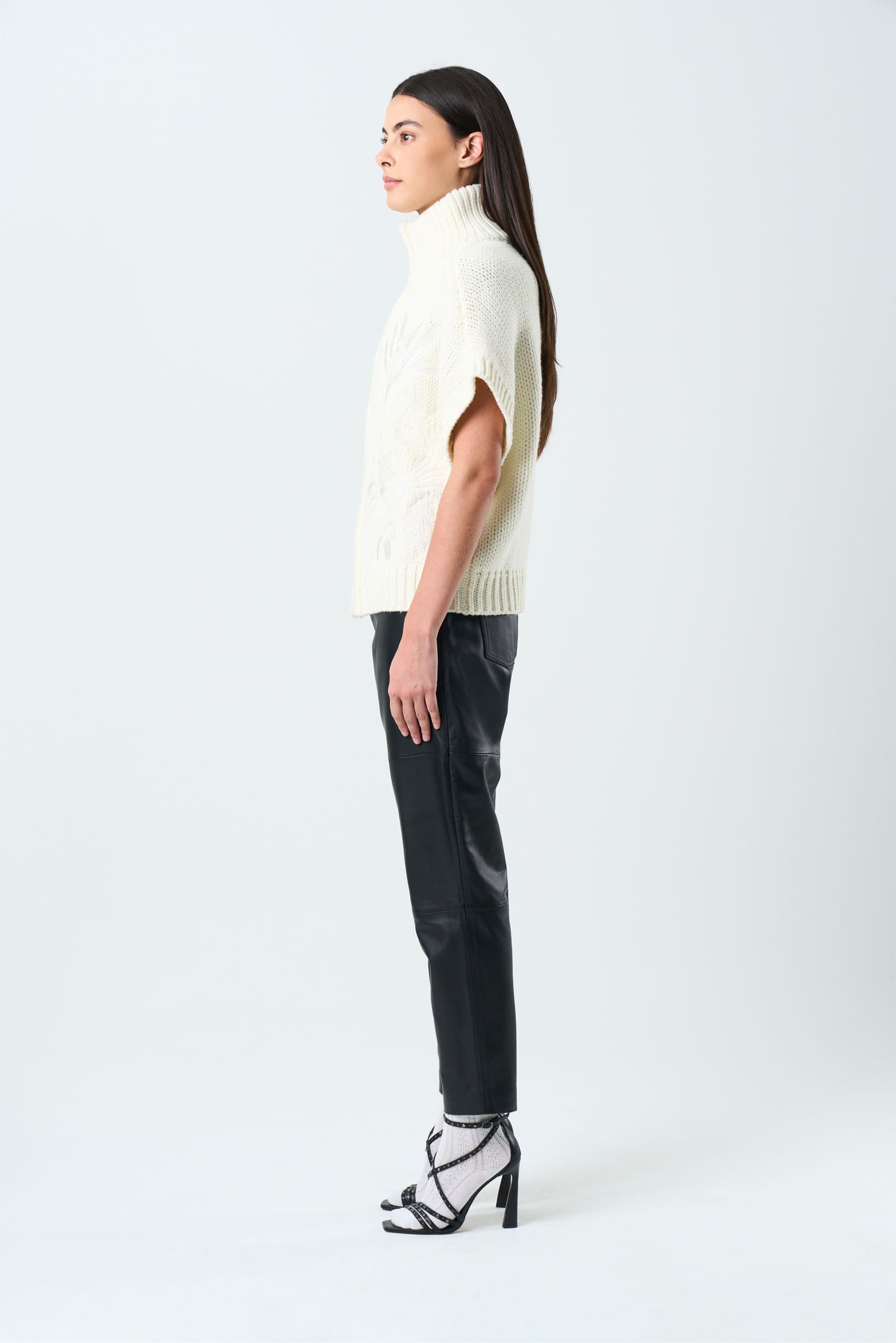 Woven Hybris Vest for women with embroidery