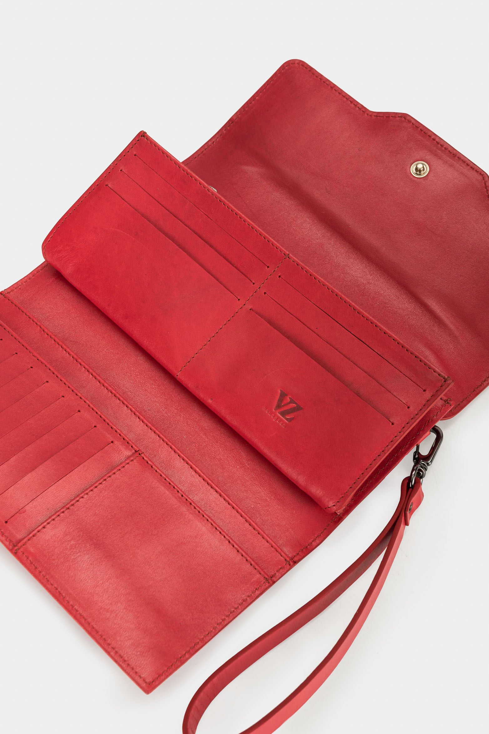 Women’s Damasco Accordion Wallet in Leather with Perforated Detail