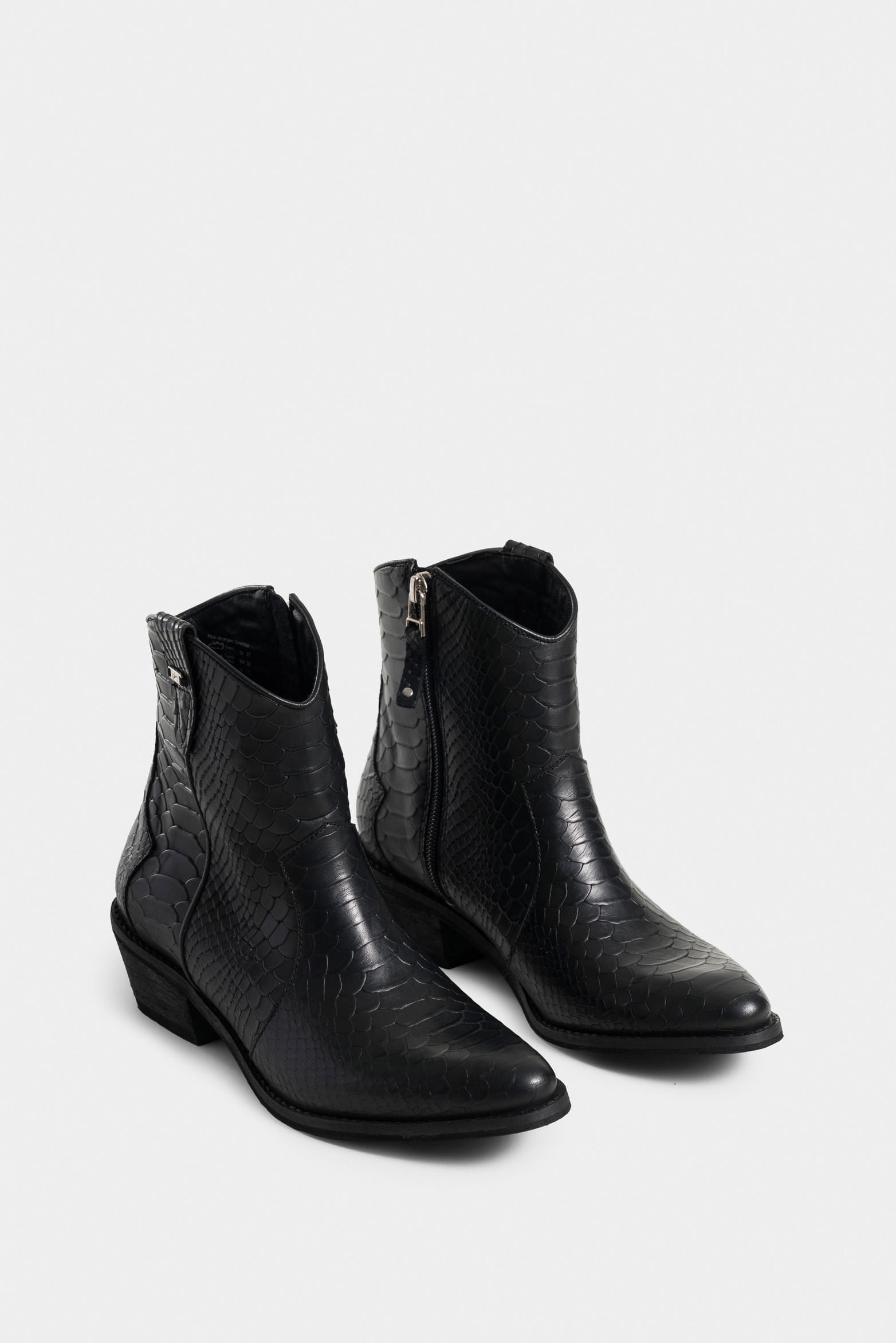 Mongui Leather Heeled Ankle Boots with Animal Plate for Women