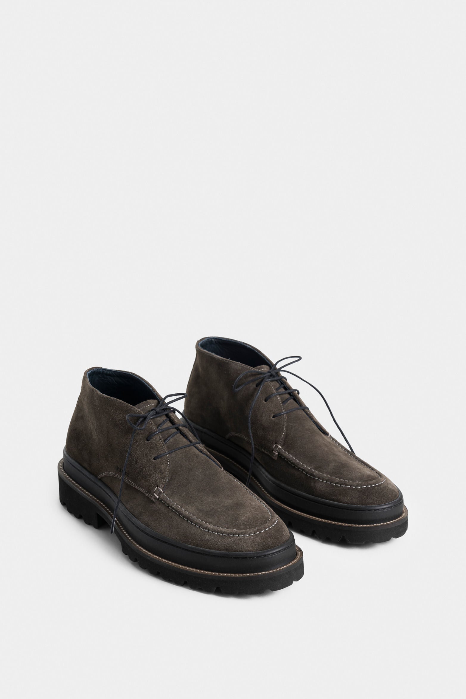 Suede Leather Lace-Up Shoes for Men with Contrast Stitching