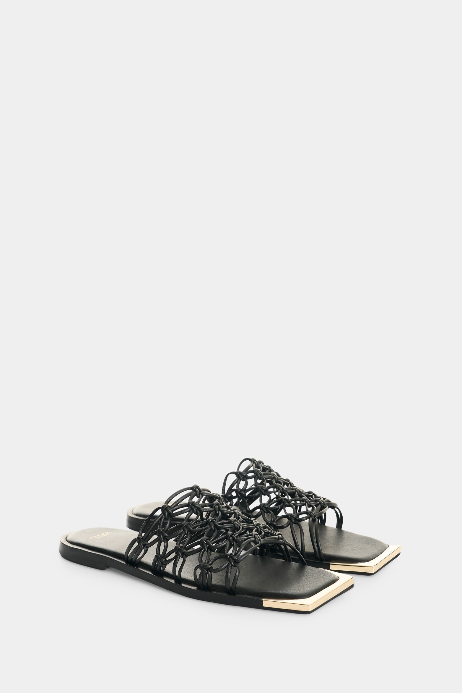 Flat leather sandal for women Orquidea