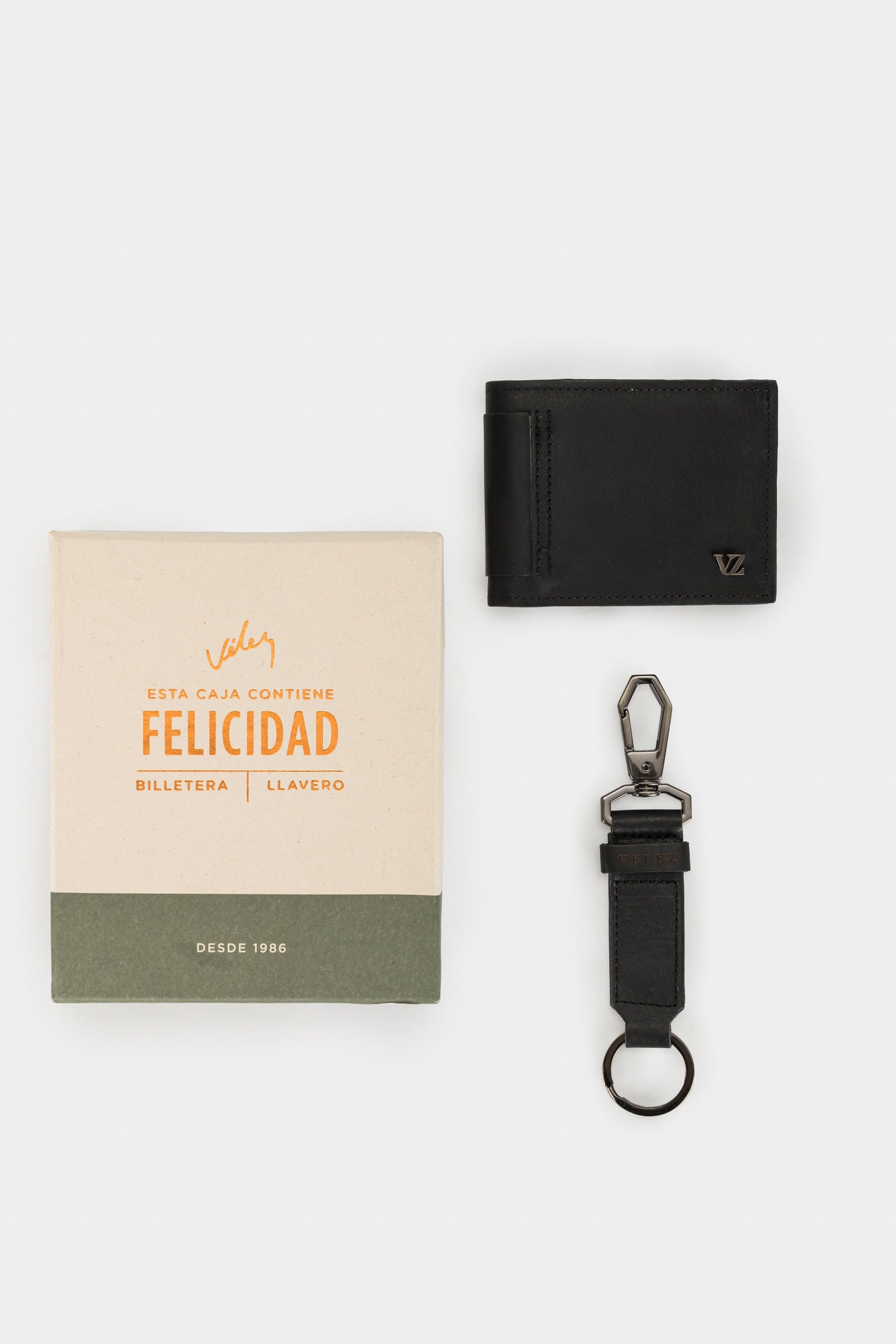 Vintage leather wallet and keychain set