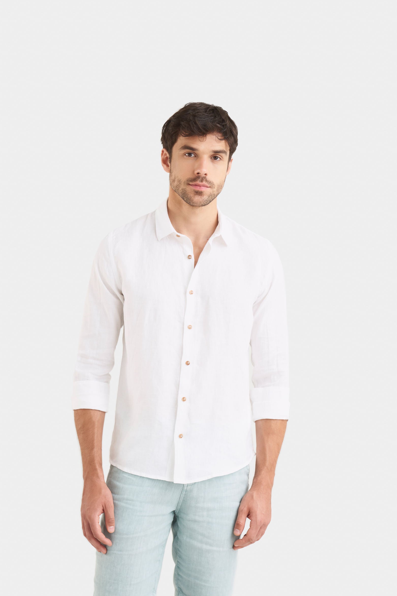 Long-sleeve linen shirt for men with semi-fitted silhouette