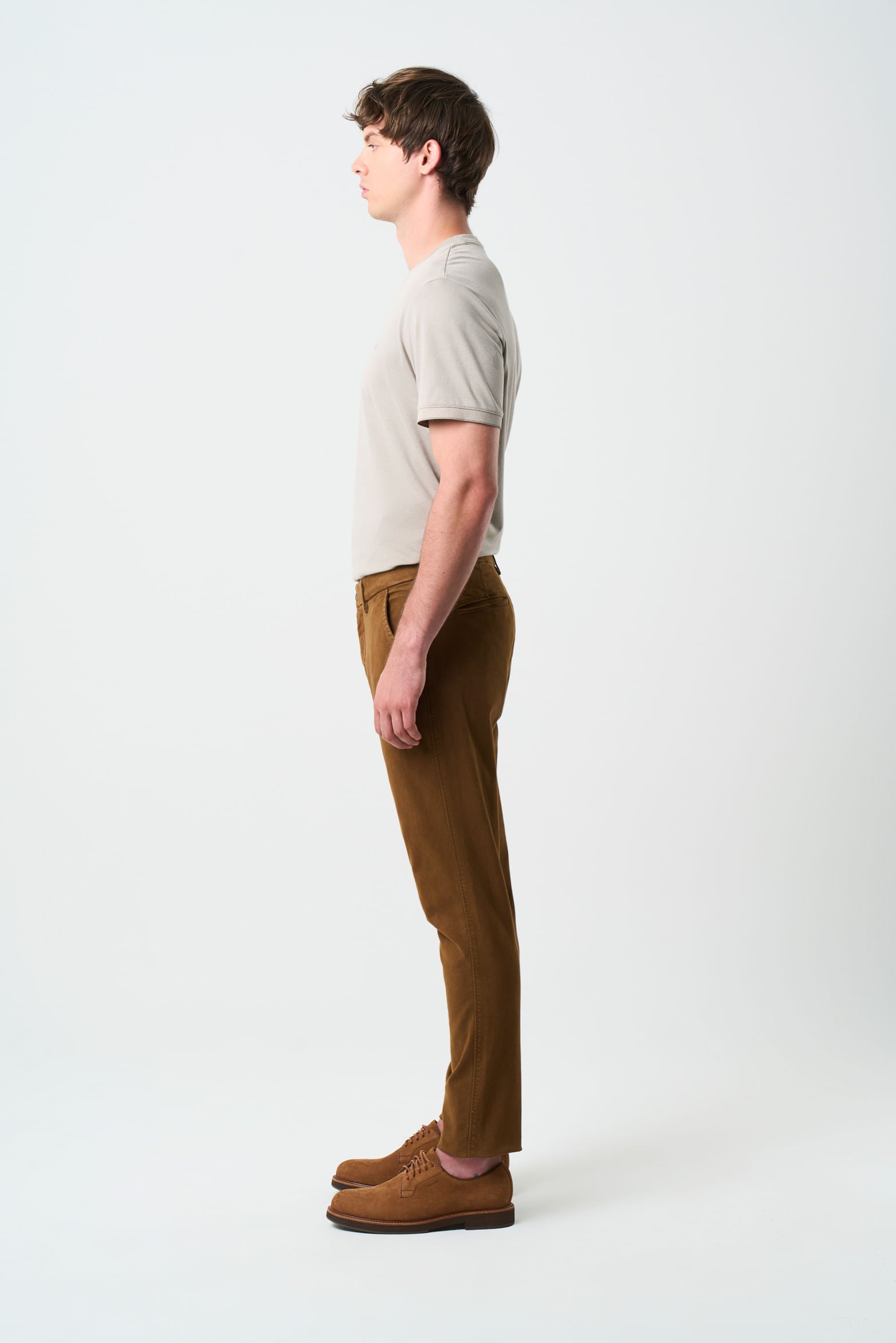 Men's semifitted Italo chino pants in brown