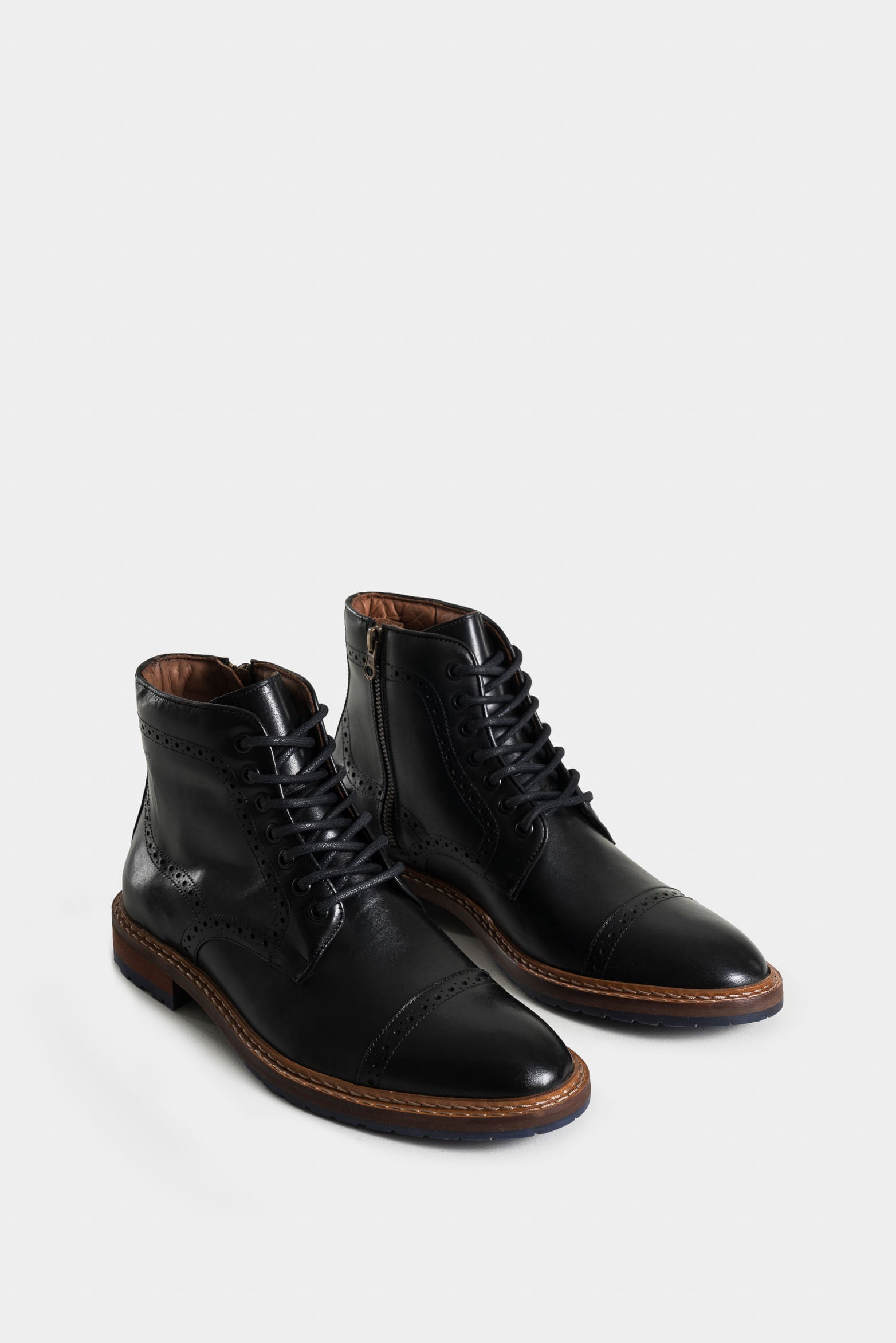 Estepa Smooth Leather Boots for Men with Artisanal Chipped Detail