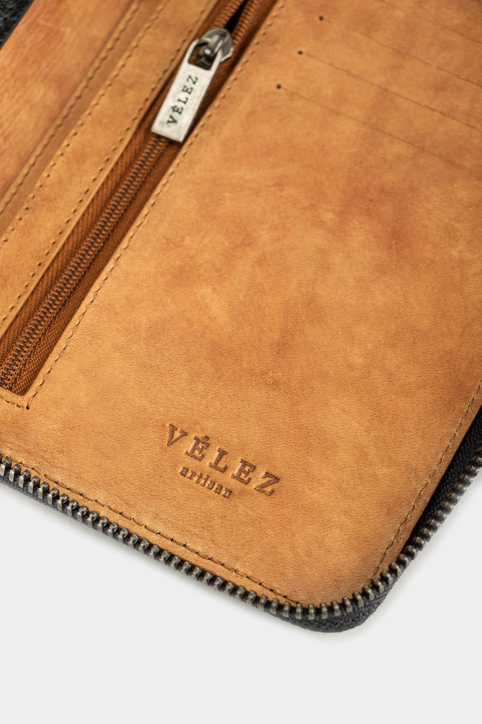 Marble Leather Passport Holder for Women with Engraving – Velez