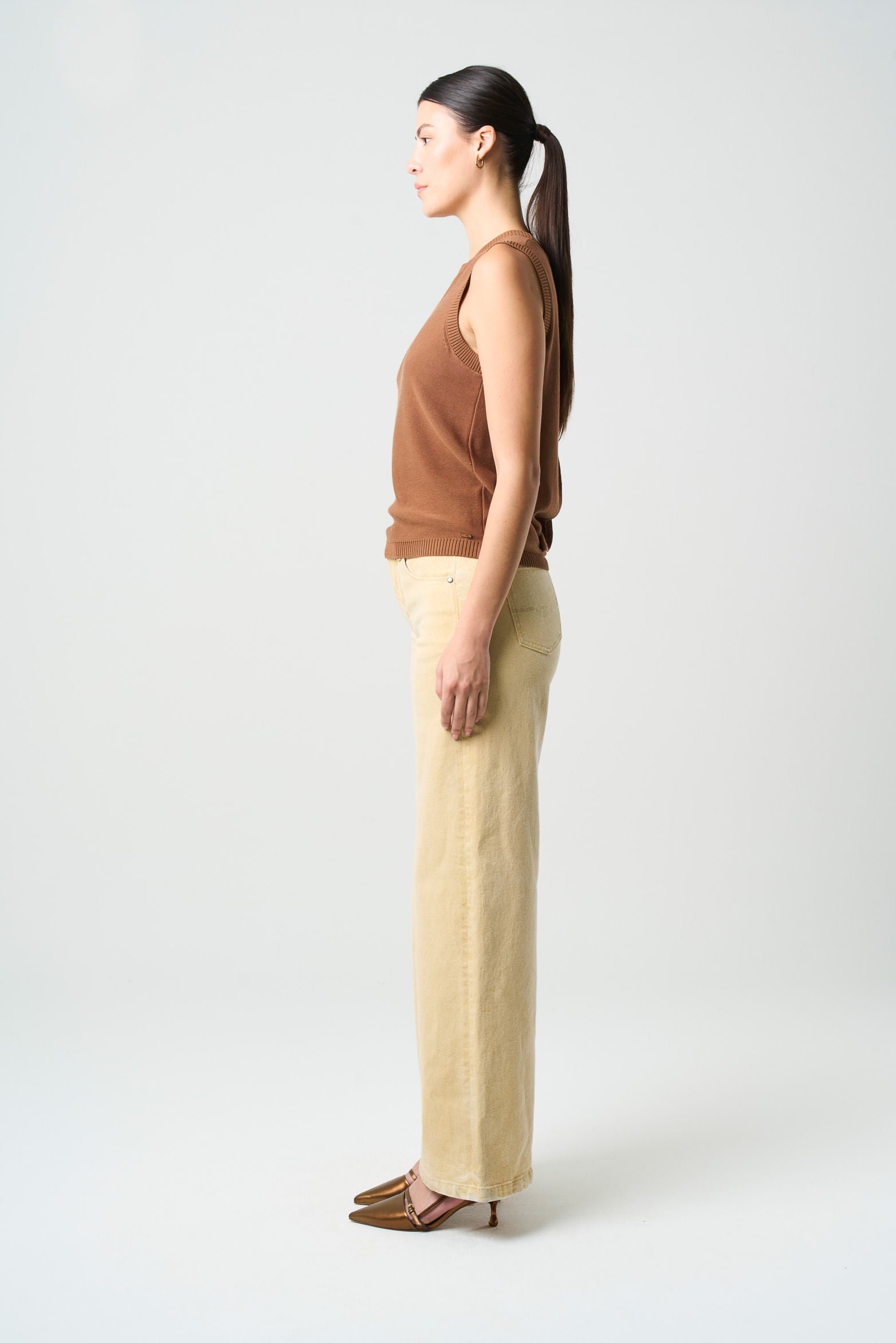 Lightweight Astromelia knit top for women