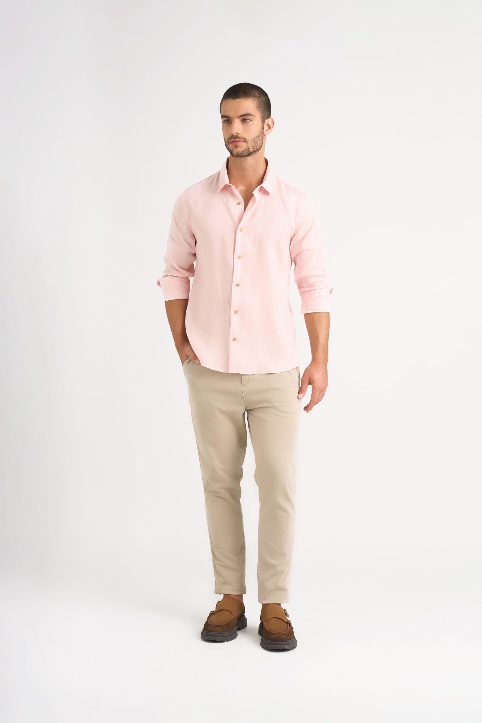 Long-sleeve linen shirt for men with semi-fitted silhouette