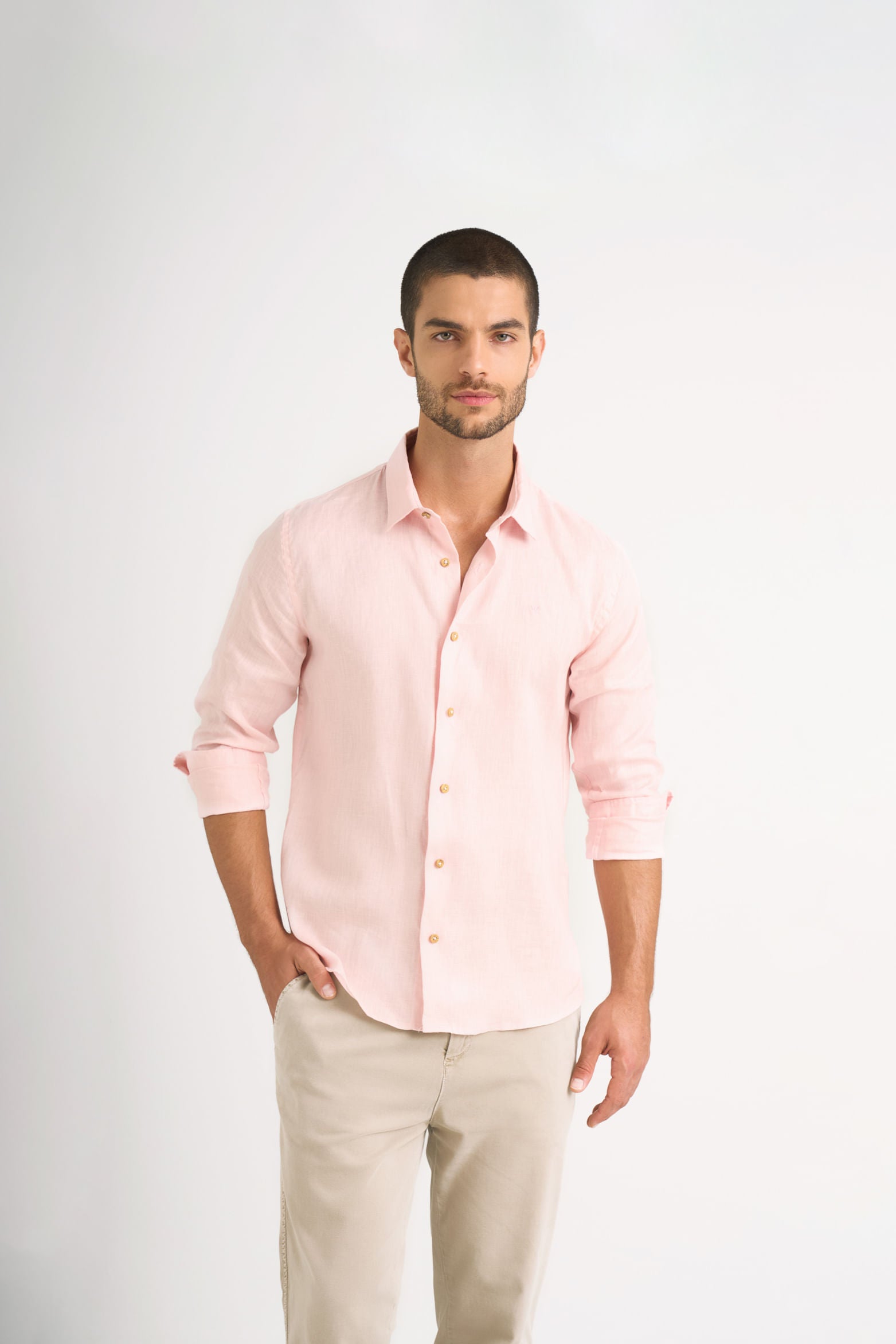 Long-sleeve linen shirt for men with semi-fitted silhouette