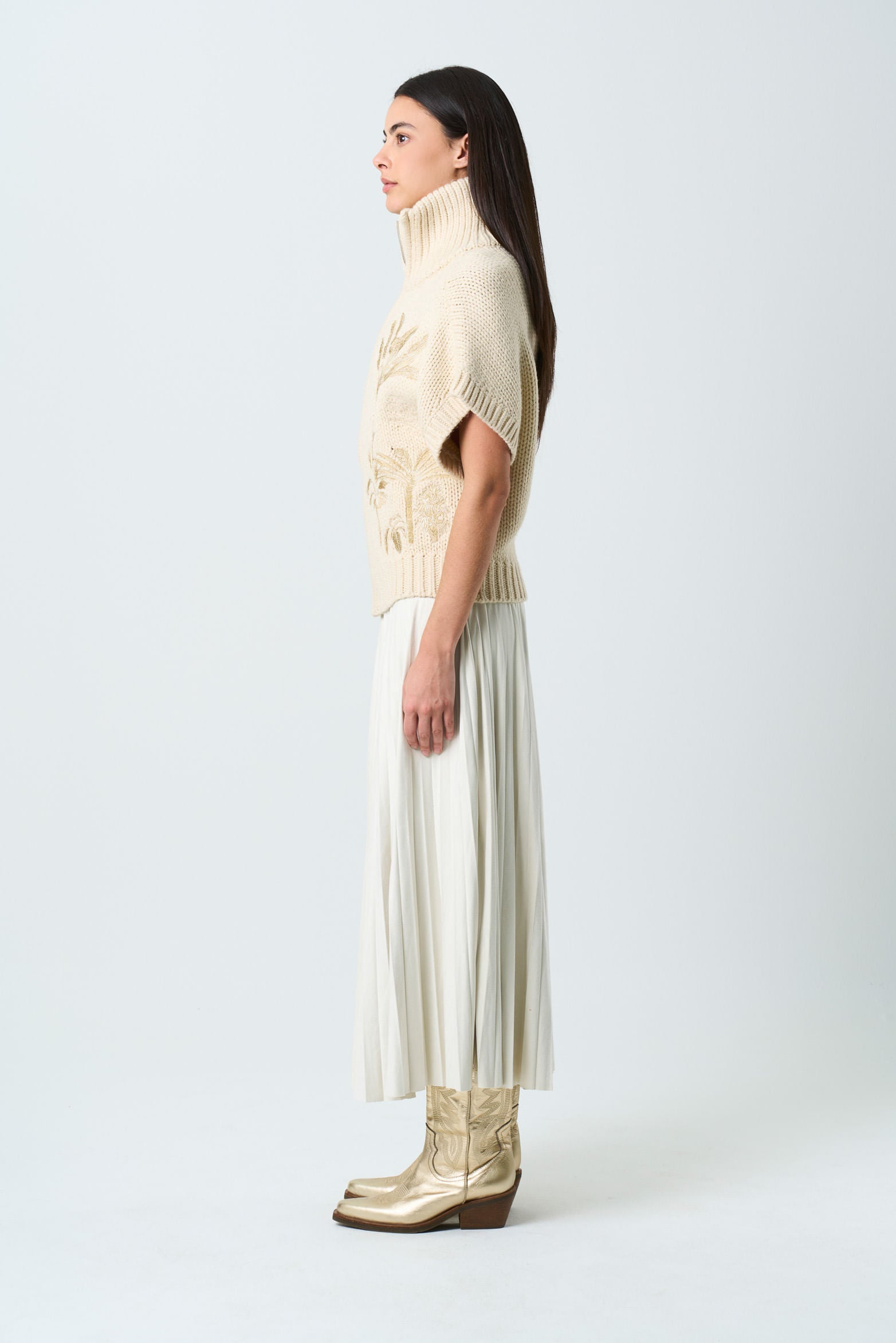 Women's woven Hybris vest with embroidery