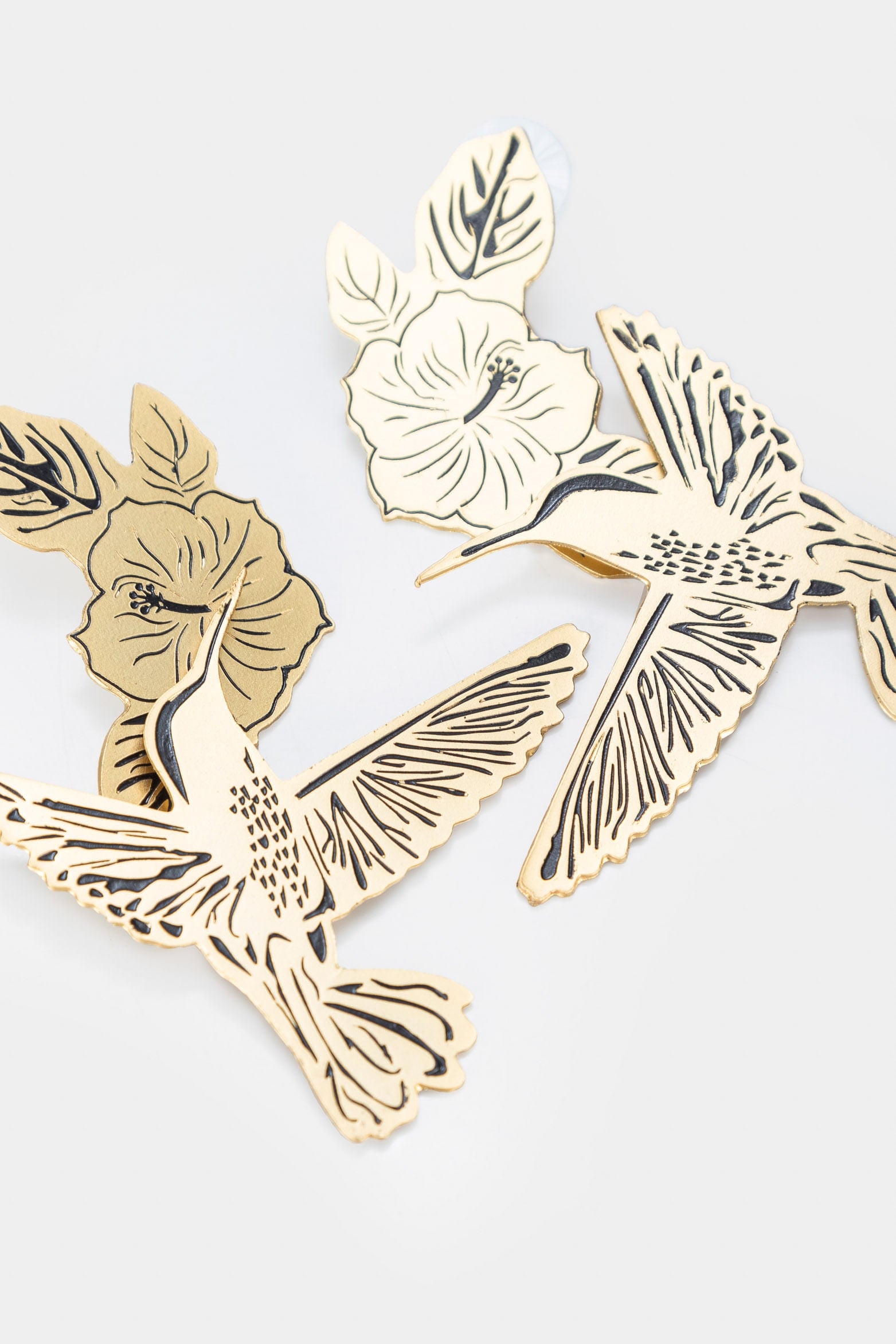 Women’s Garden Resin Earrings with Flower Head and Leaves Motif