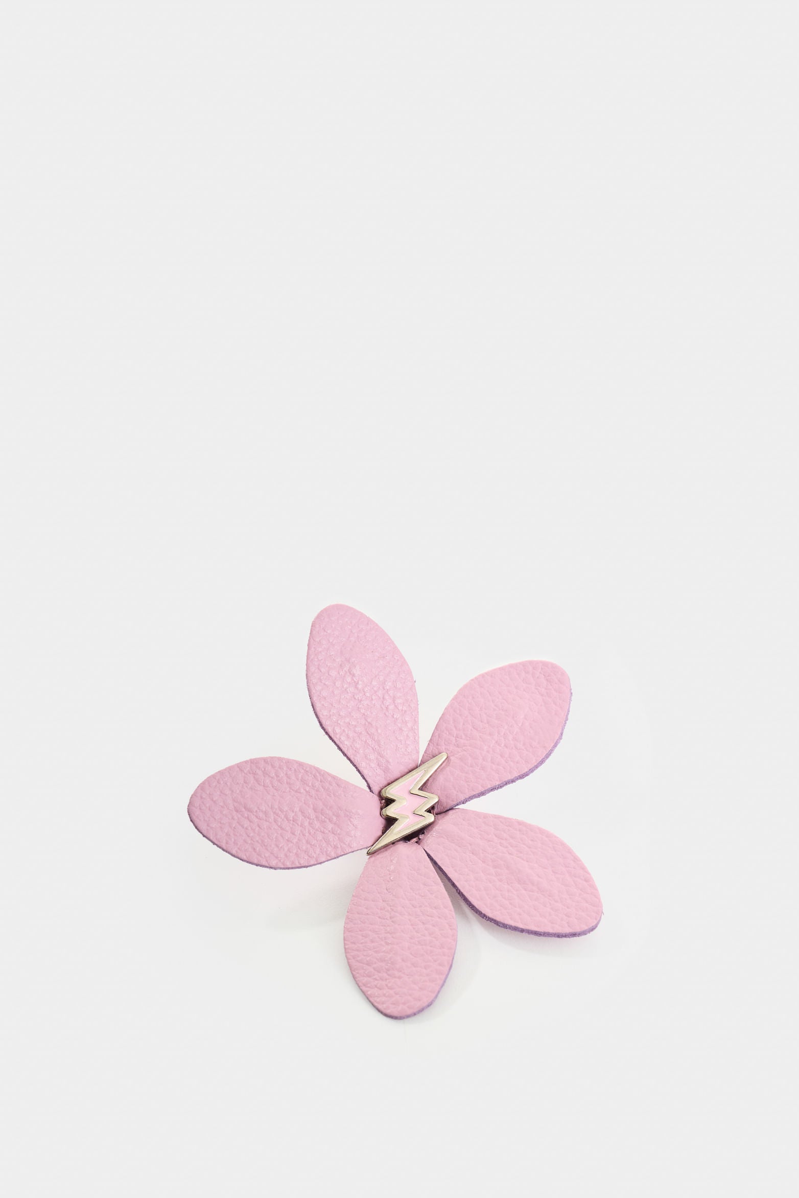 Small leather San Joaquín flower brooch for women