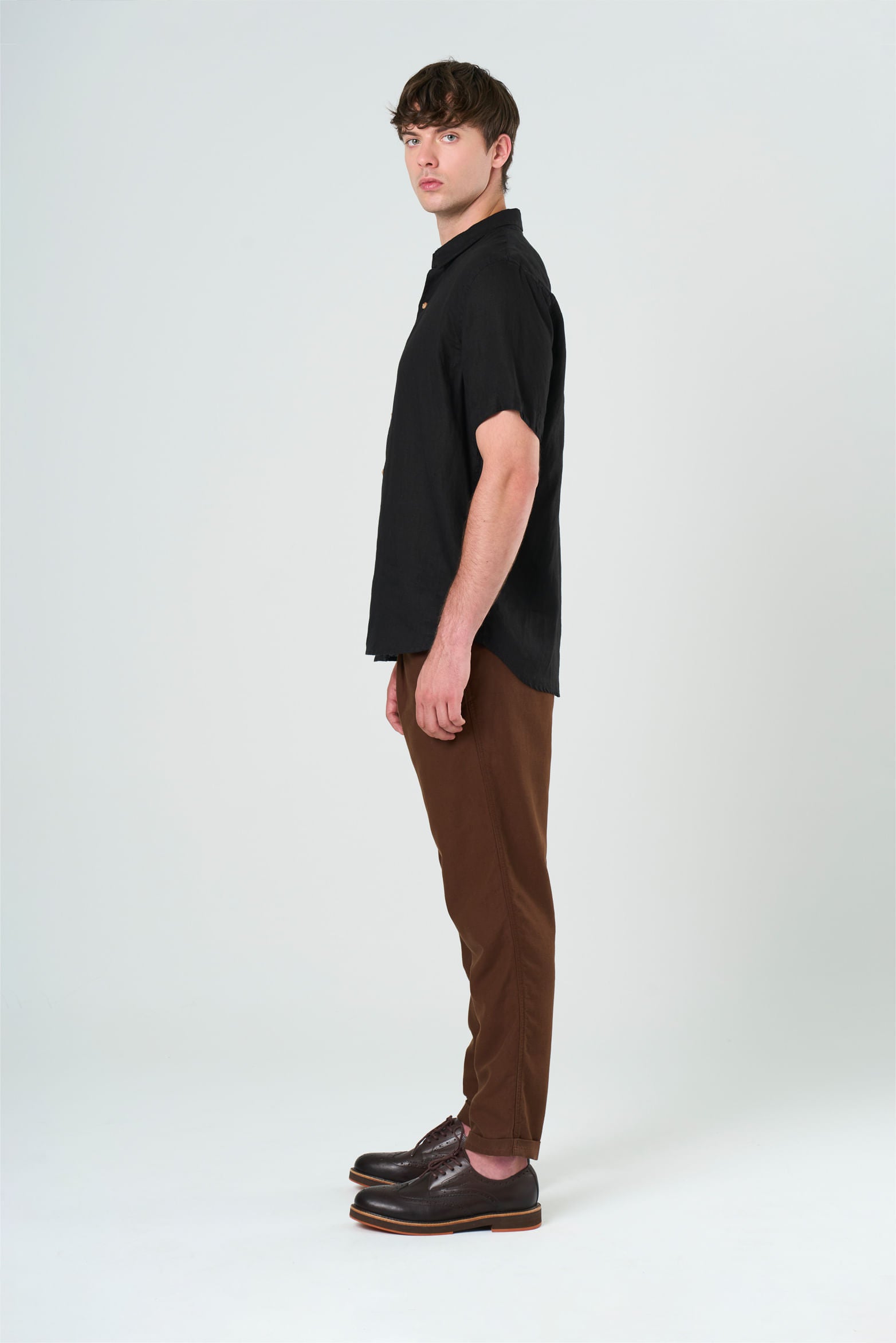 Relaxed-fit linen trousers for men