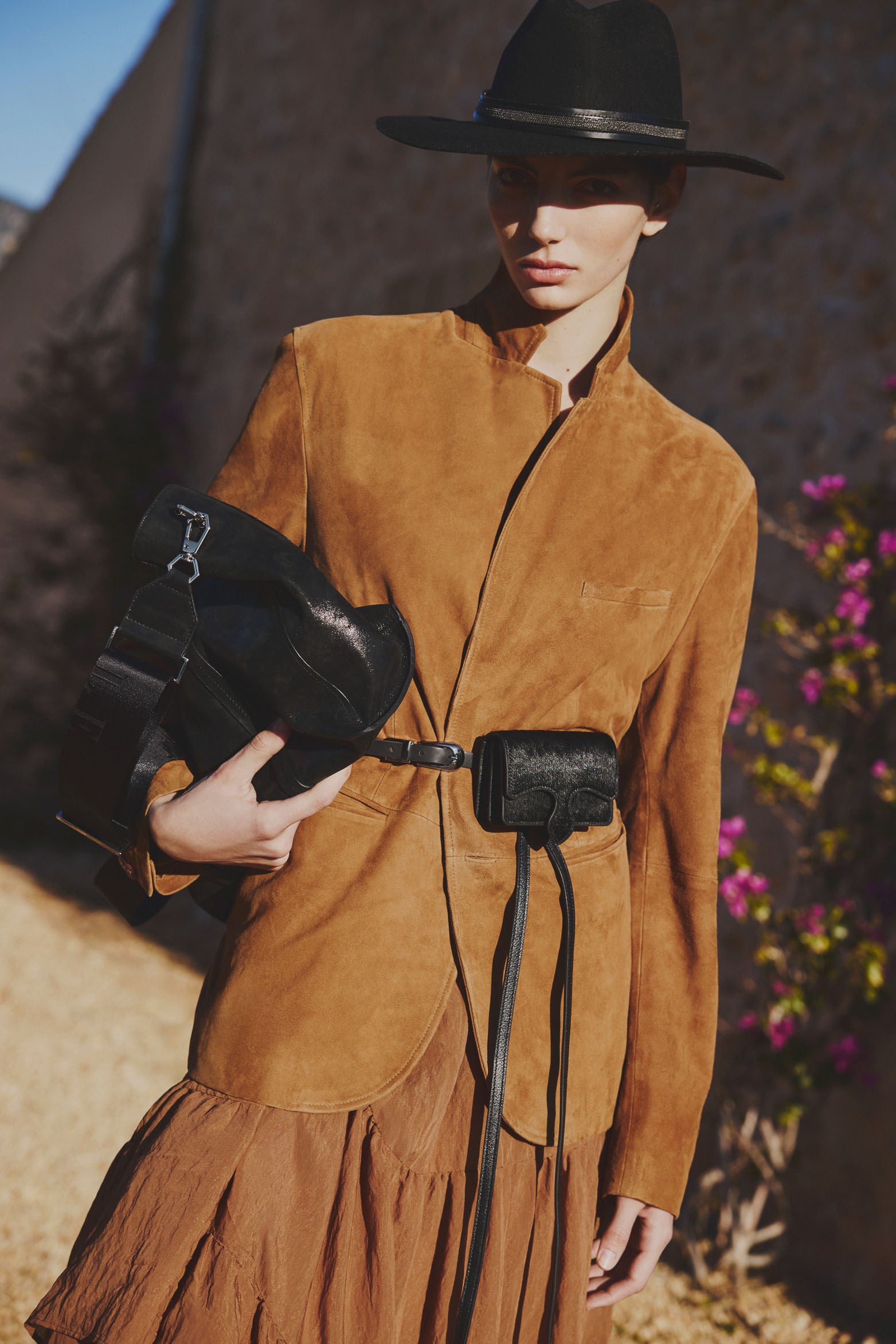 Men’s Semi-Fitted Niger Suede Blazer in Honey