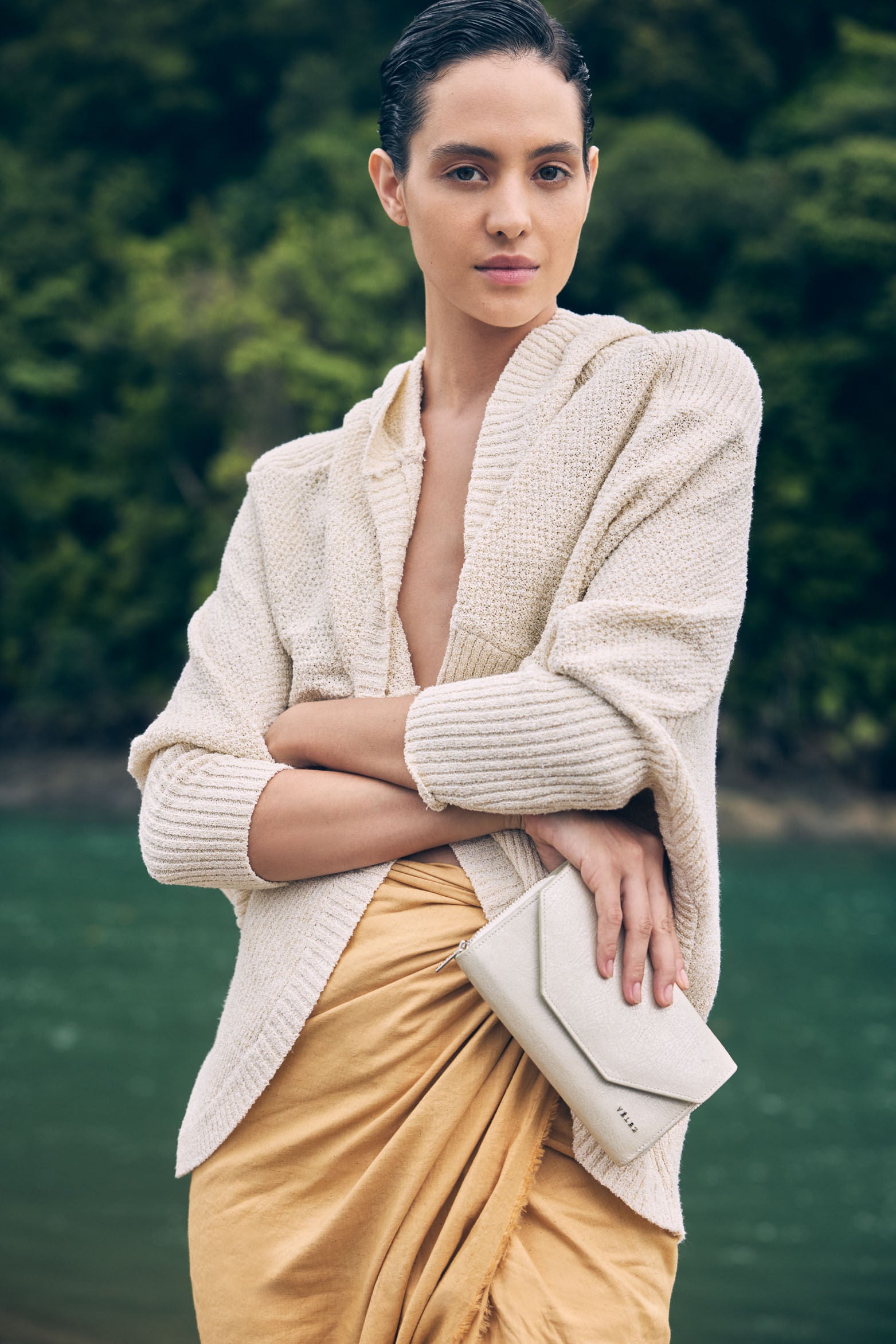 Plutón Leather Phone Holder for Women Pearlescent