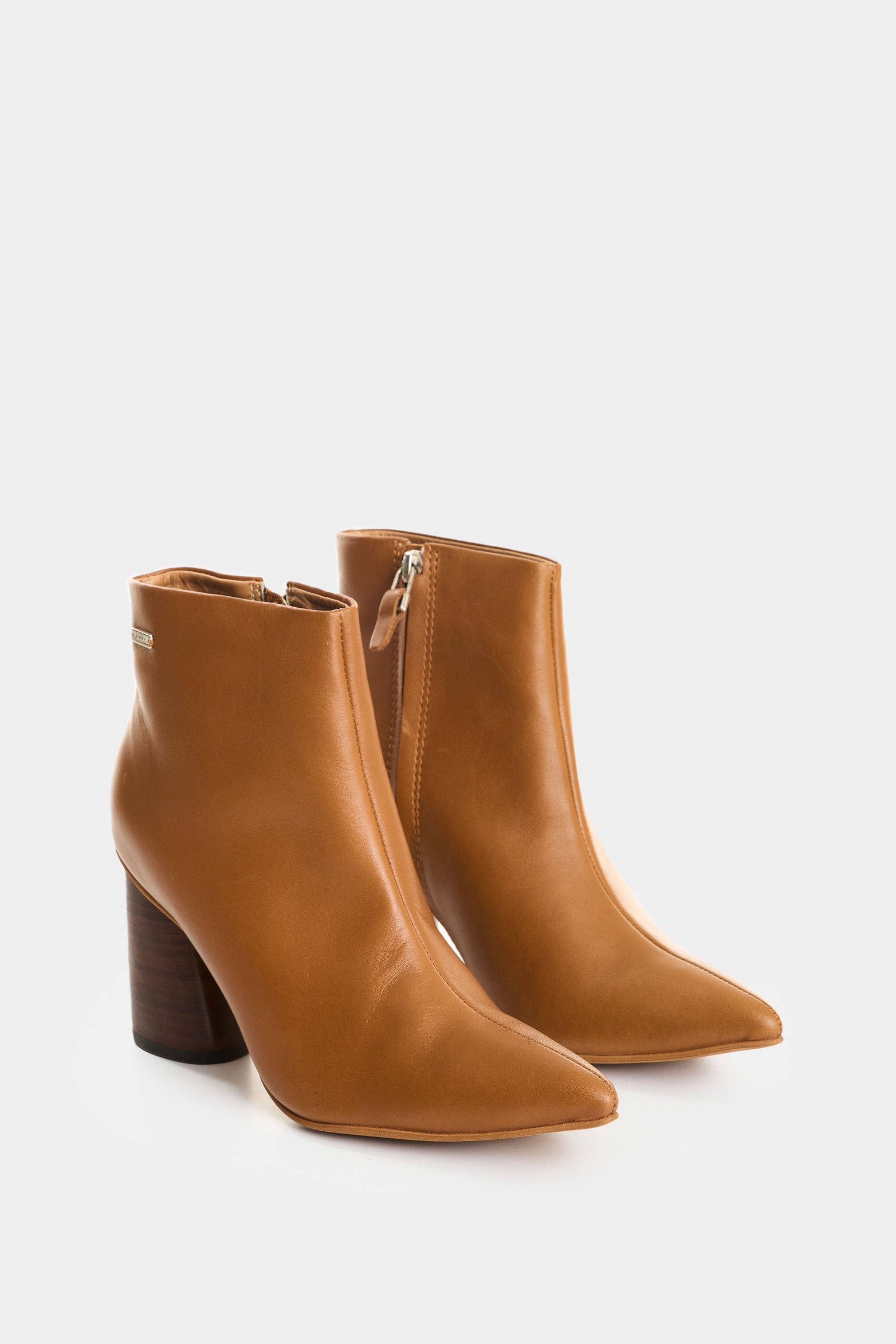 Agata leather ankle boots for women with pointed silhouette