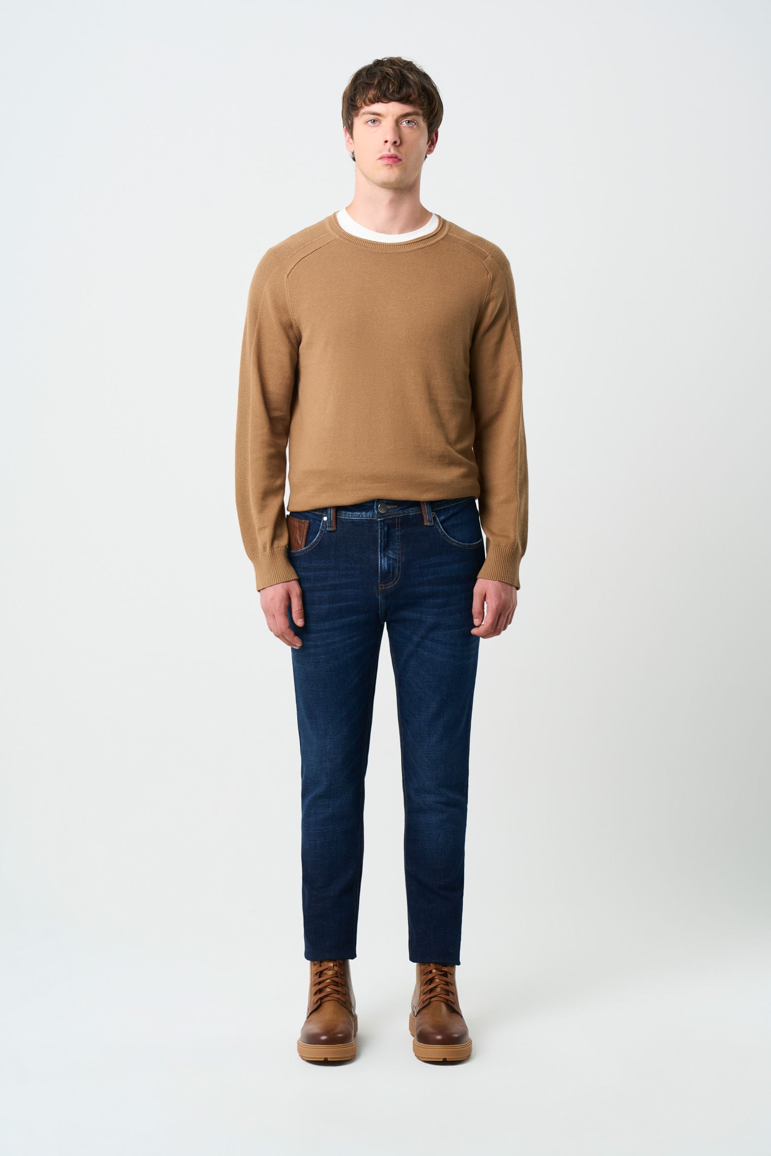 Men's semi-fitted Terra jean with leather details