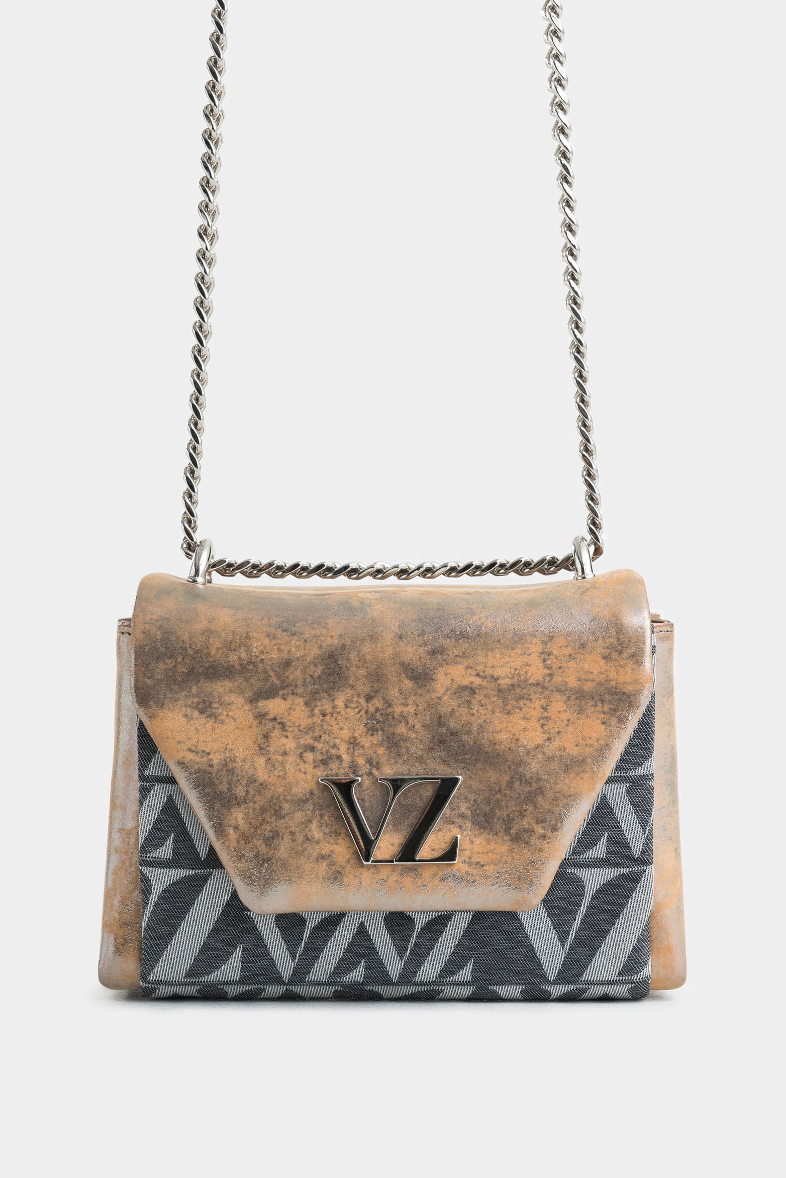 Lili 2.0 Folia Leather Bowling Bag for Women with Chain