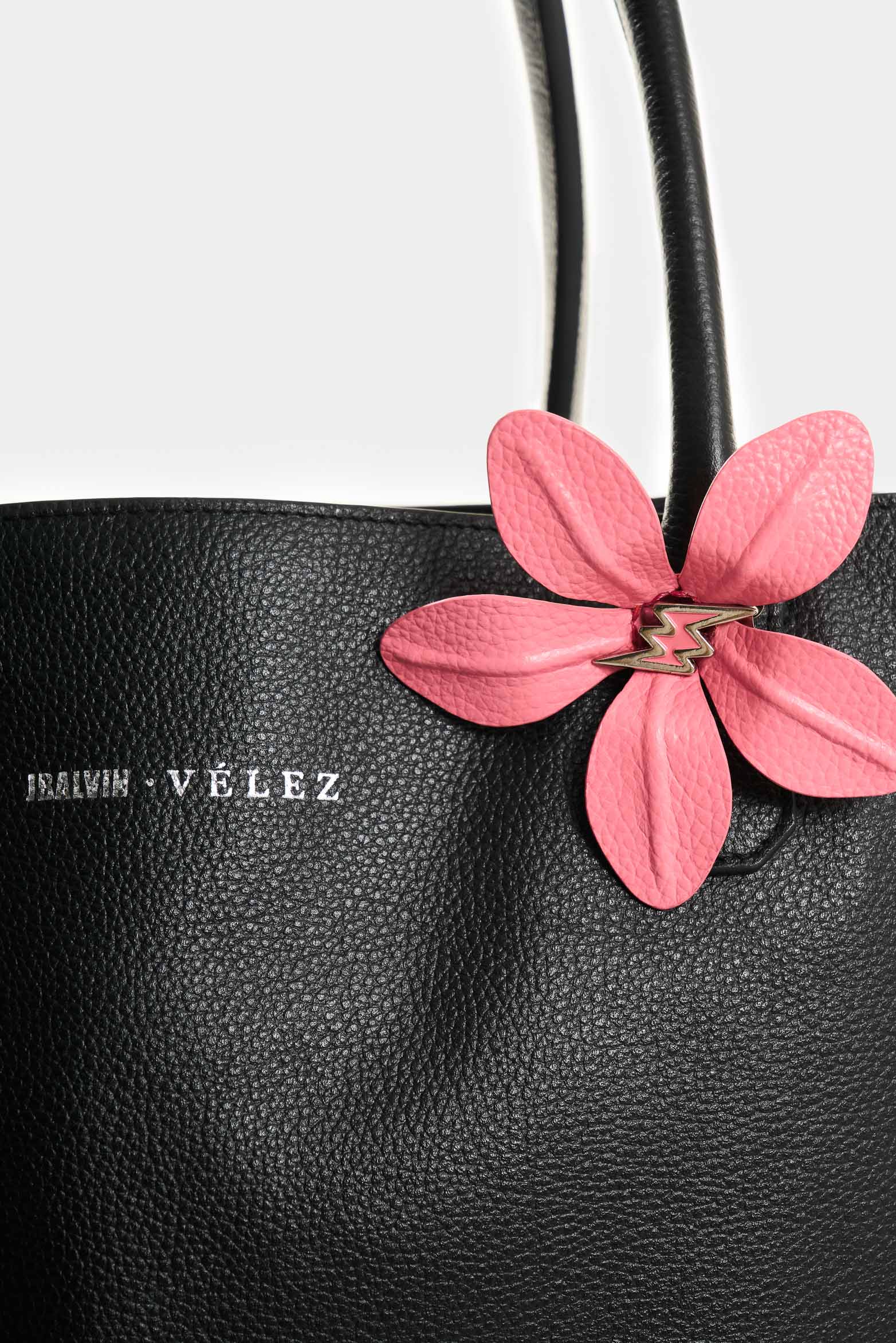 Large leather San Joaquín flower brooch for women