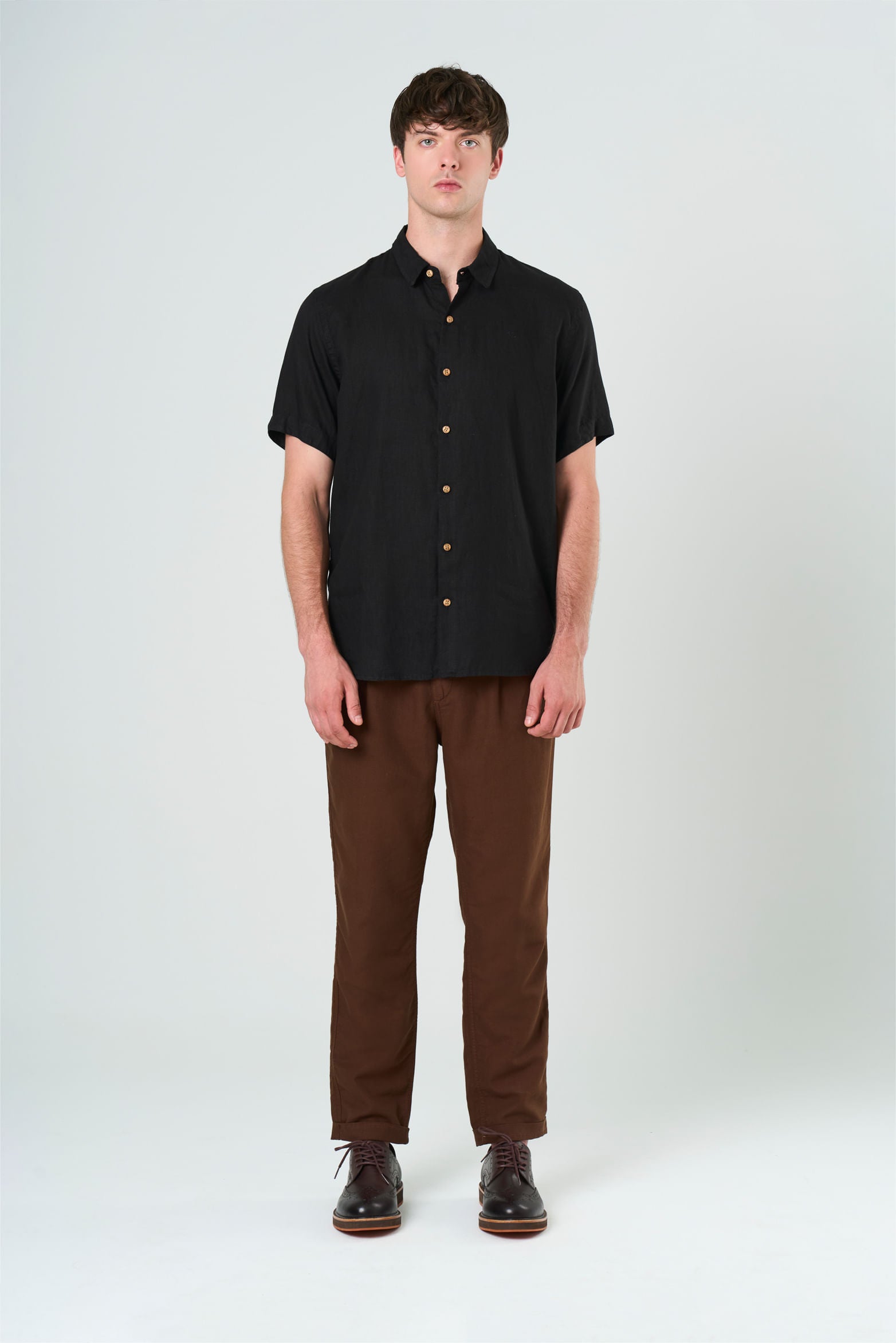 Relaxed-fit linen trousers for men