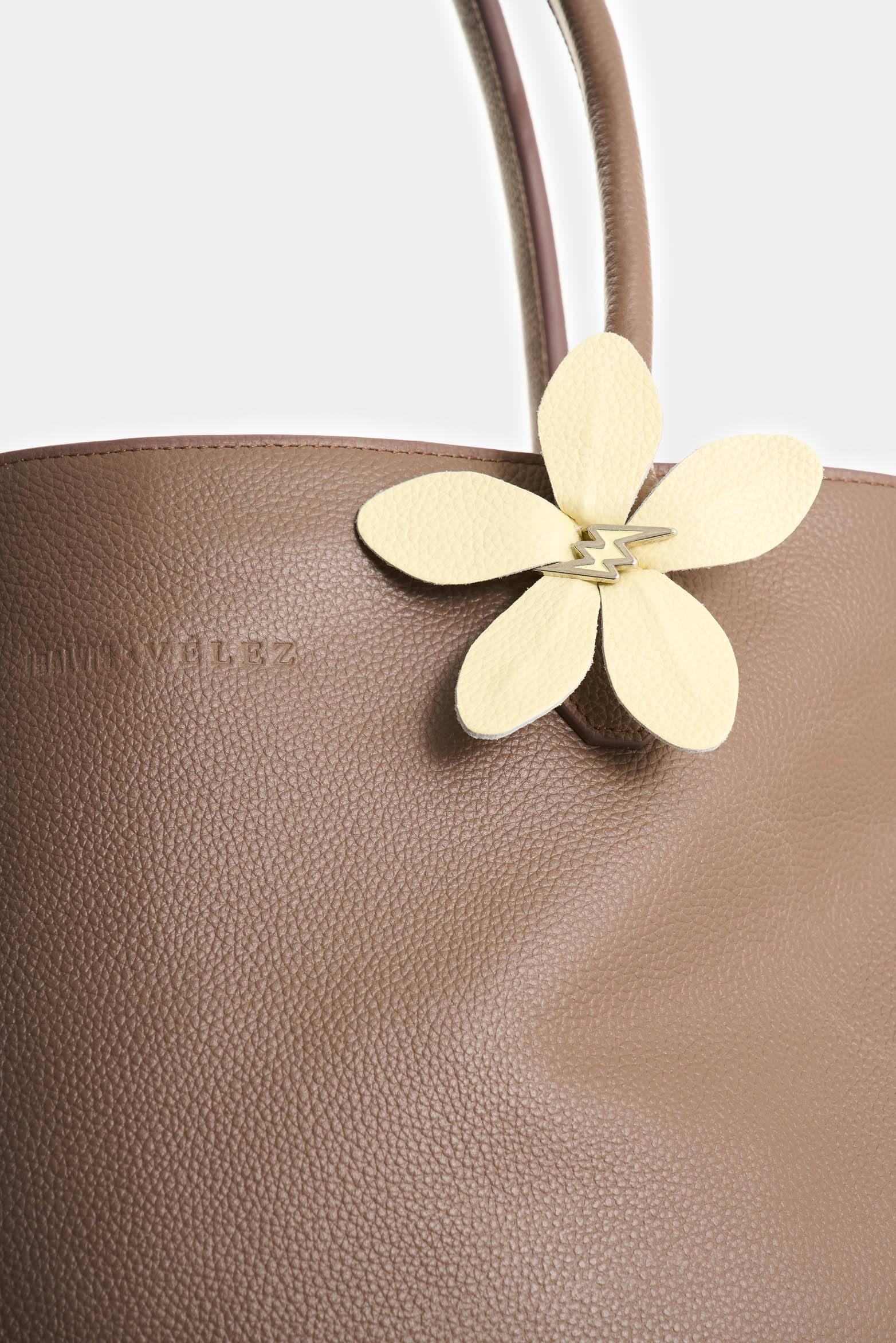 Large leather San Joaquín flower brooch for women