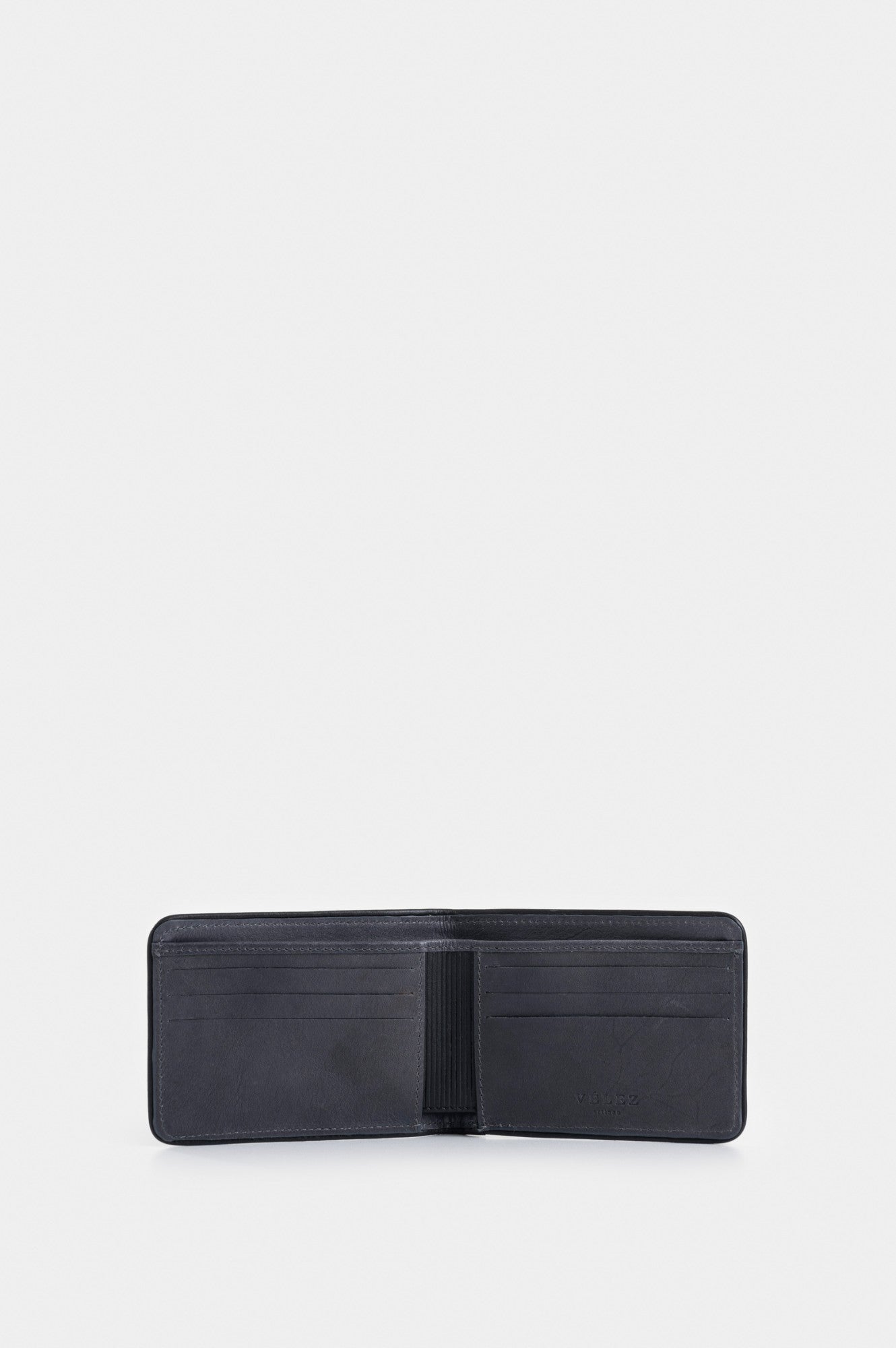 Pegasus leather wallet for men with contrast detail