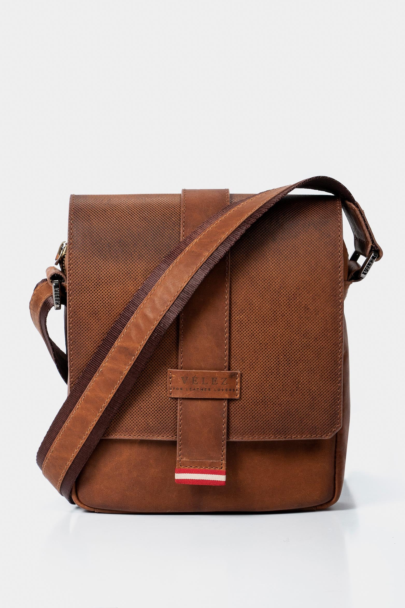 Nuovo Shoulder Handbags in Vintage Honey-Colored Leather