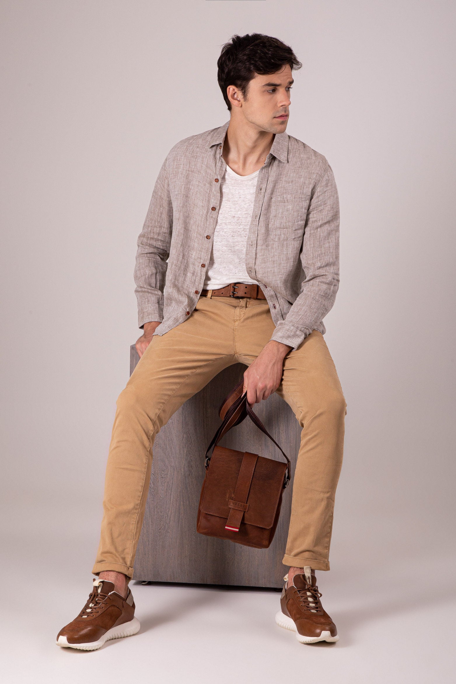 Nuovo Shoulder Handbags in Vintage Honey-Colored Leather