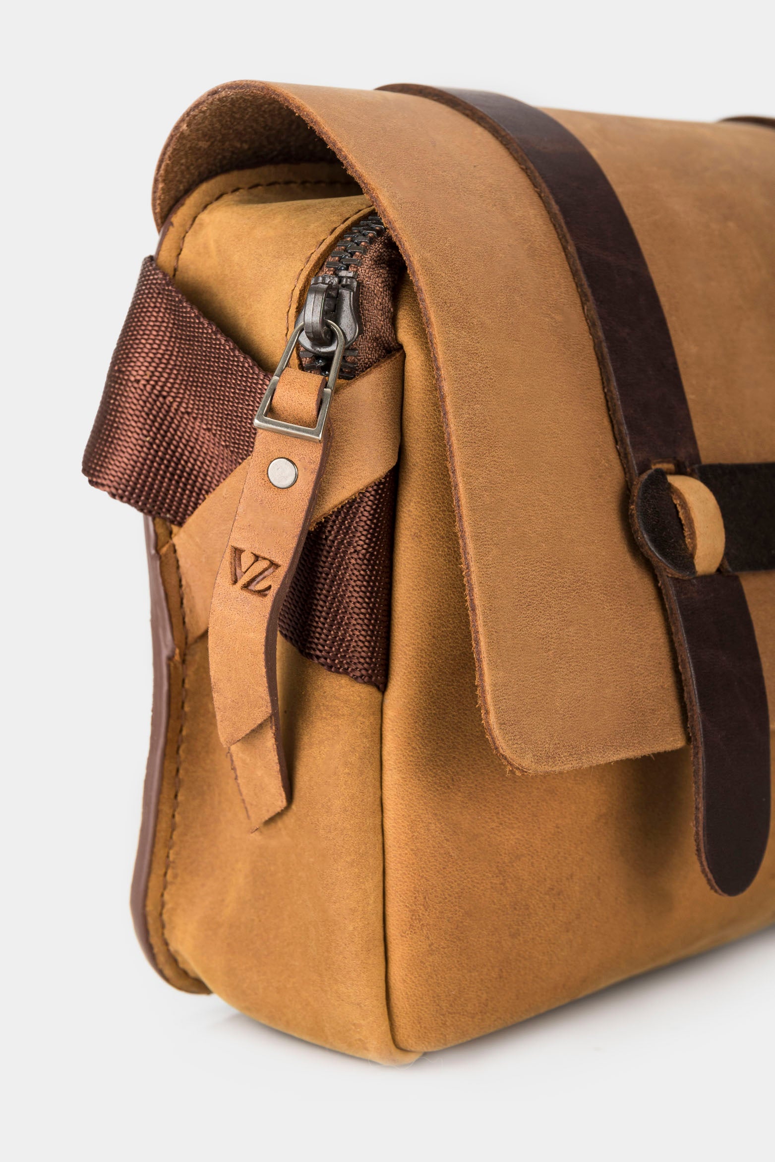 Vintage honey leather casual bumbag – Velez Artisan