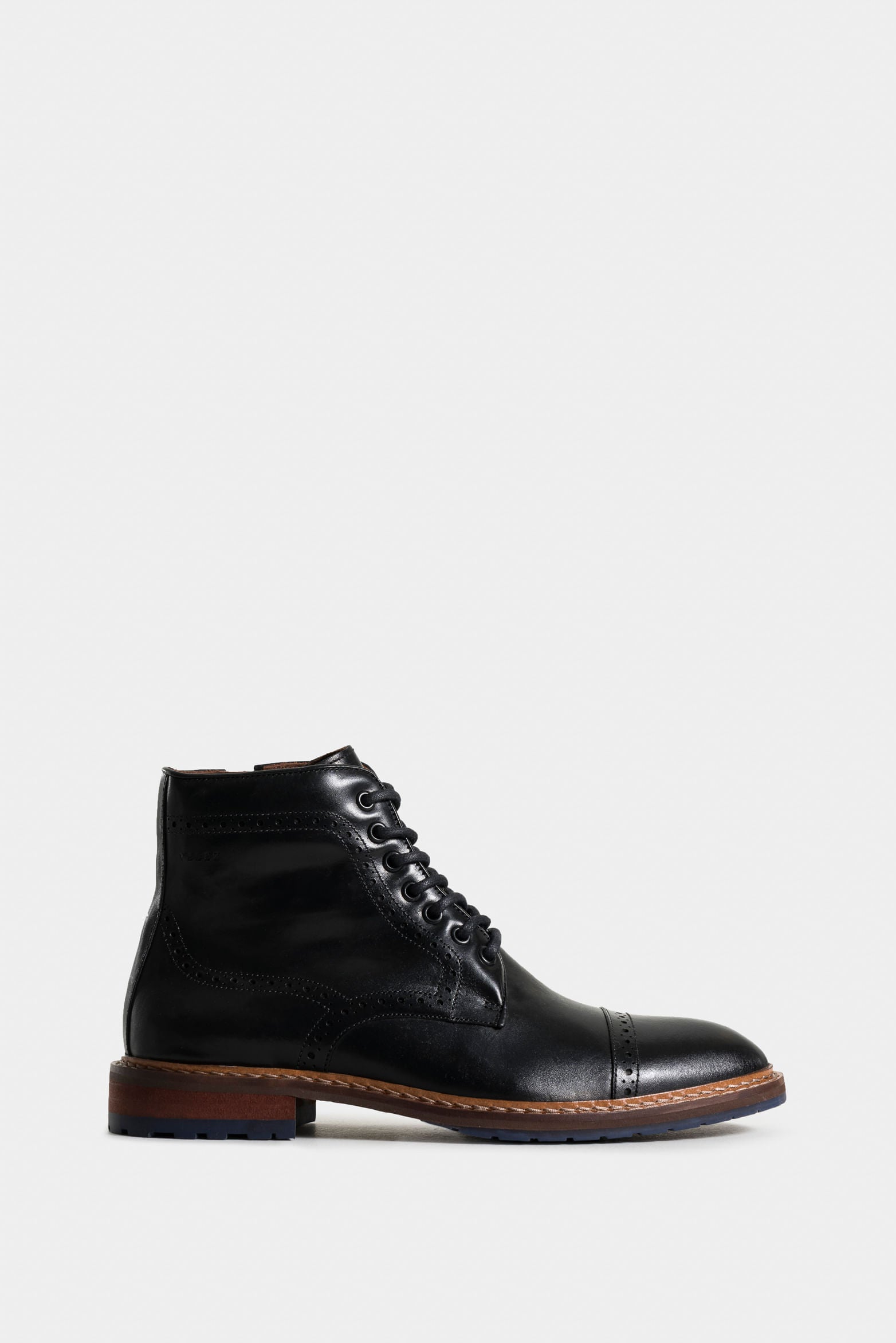 Estepa Smooth Leather Boots for Men with Artisanal Chipped Detail