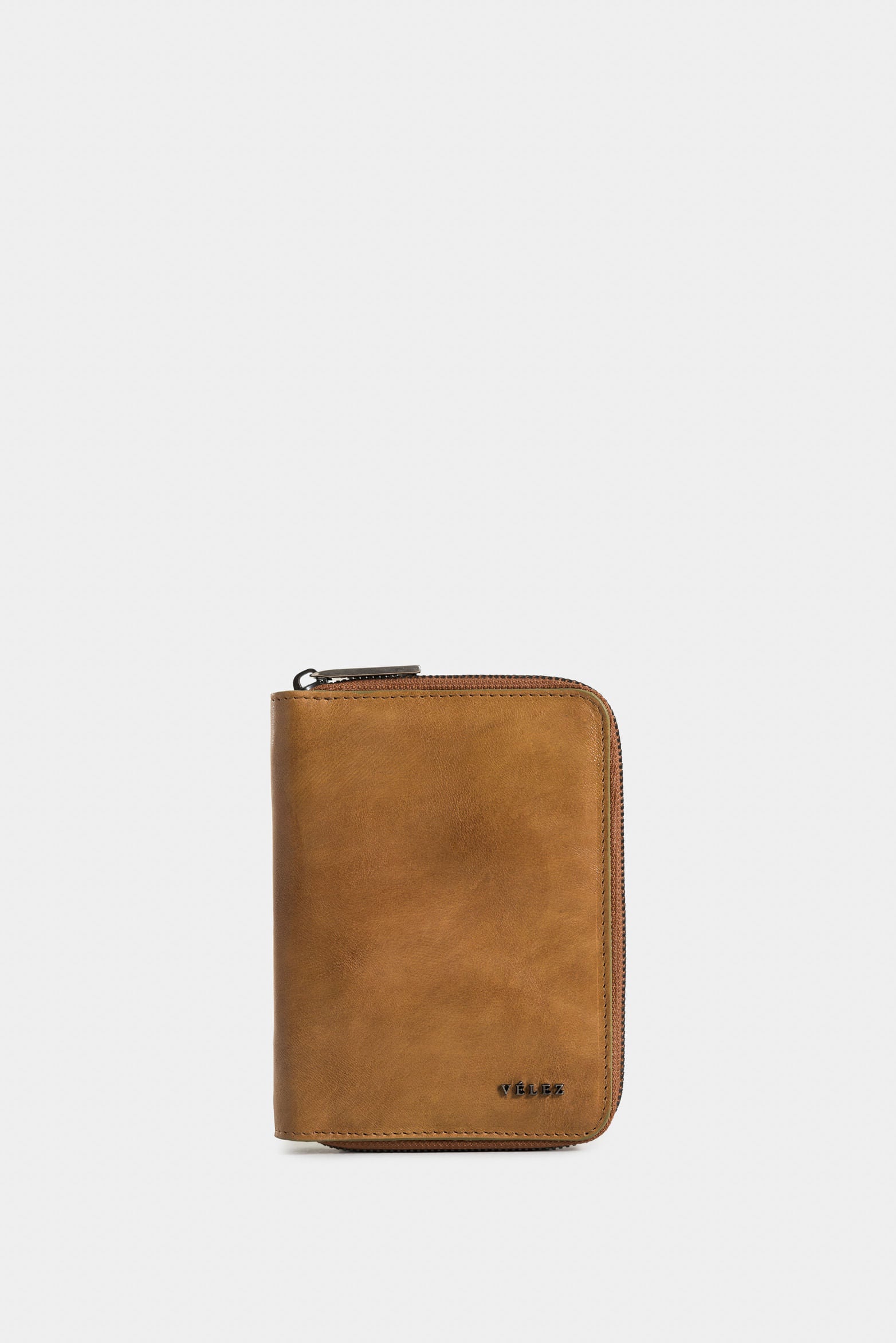 Women's leather passport holder with zipper
